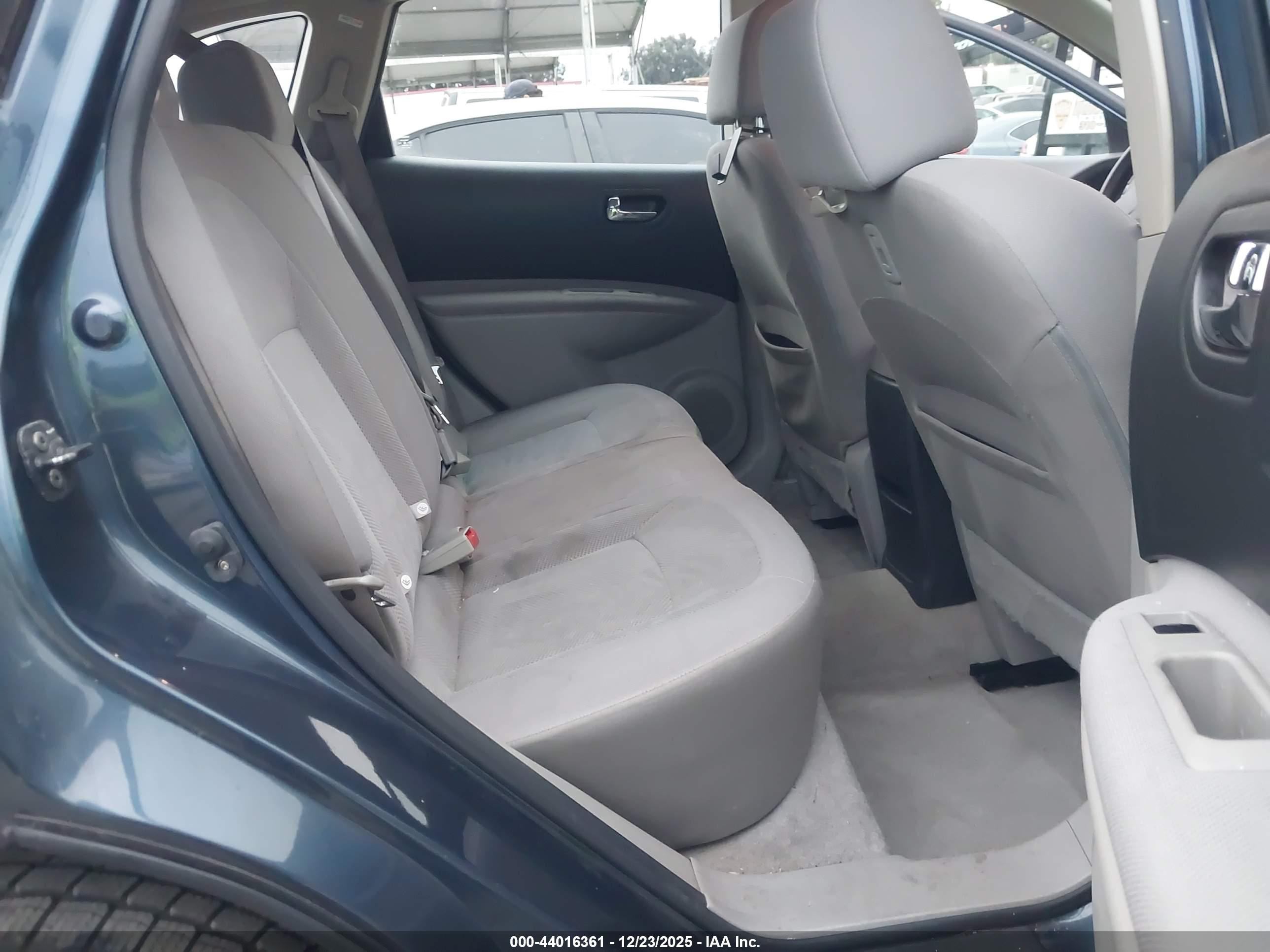 NISSAN ROGUE image 8