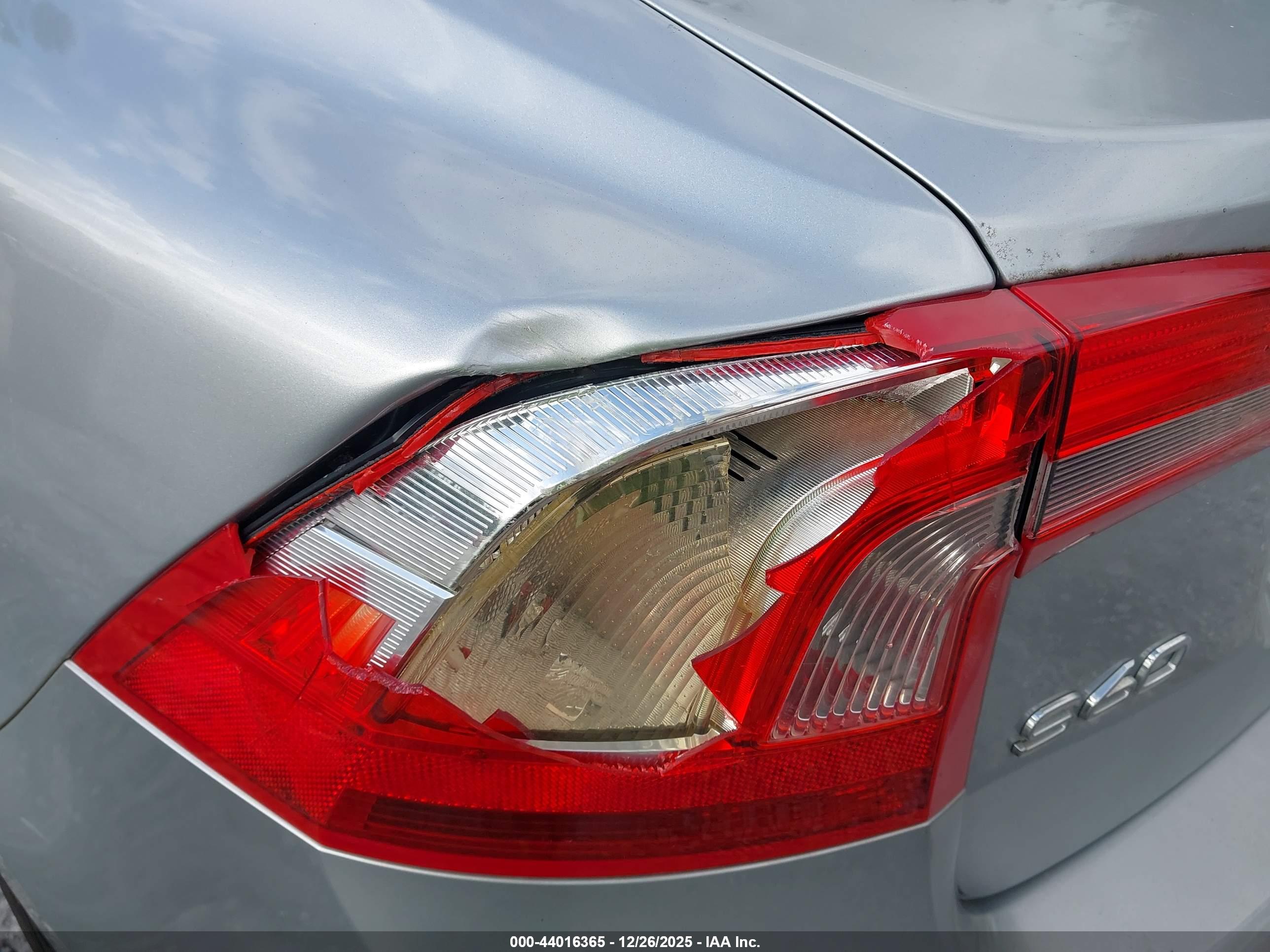 VOLVO S60 image 6