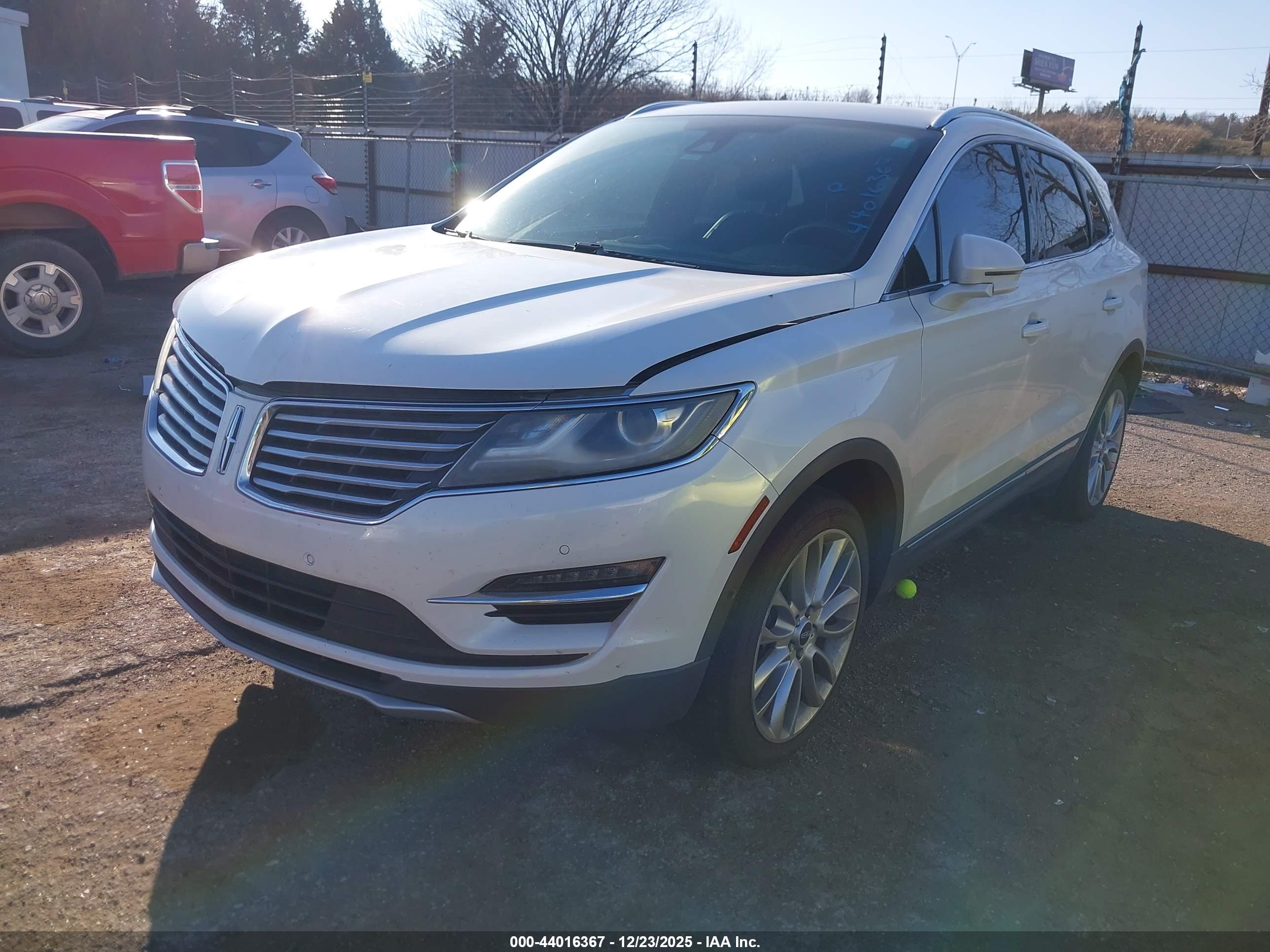 LINCOLN MKC image 2