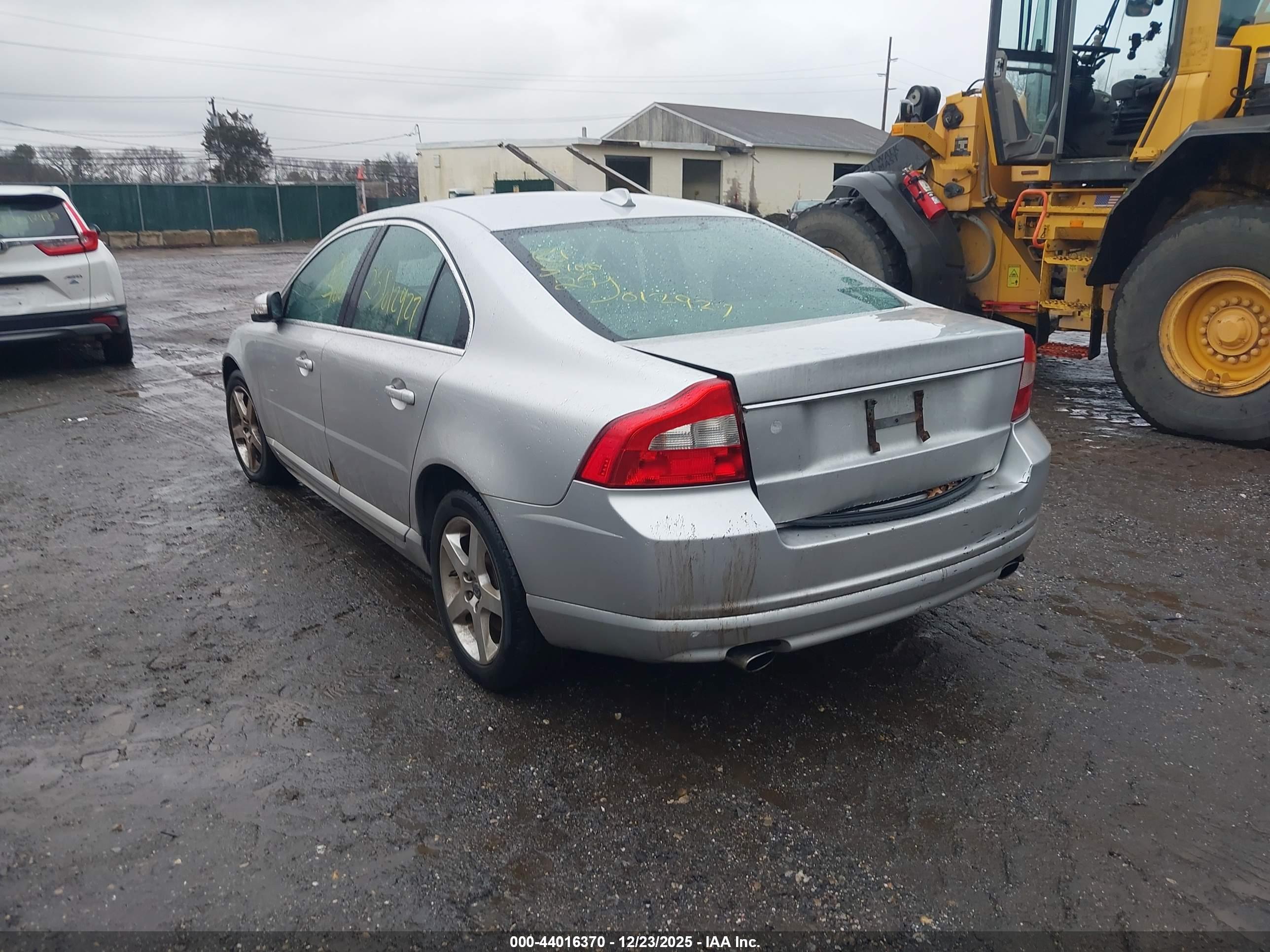 VOLVO S80 image 3