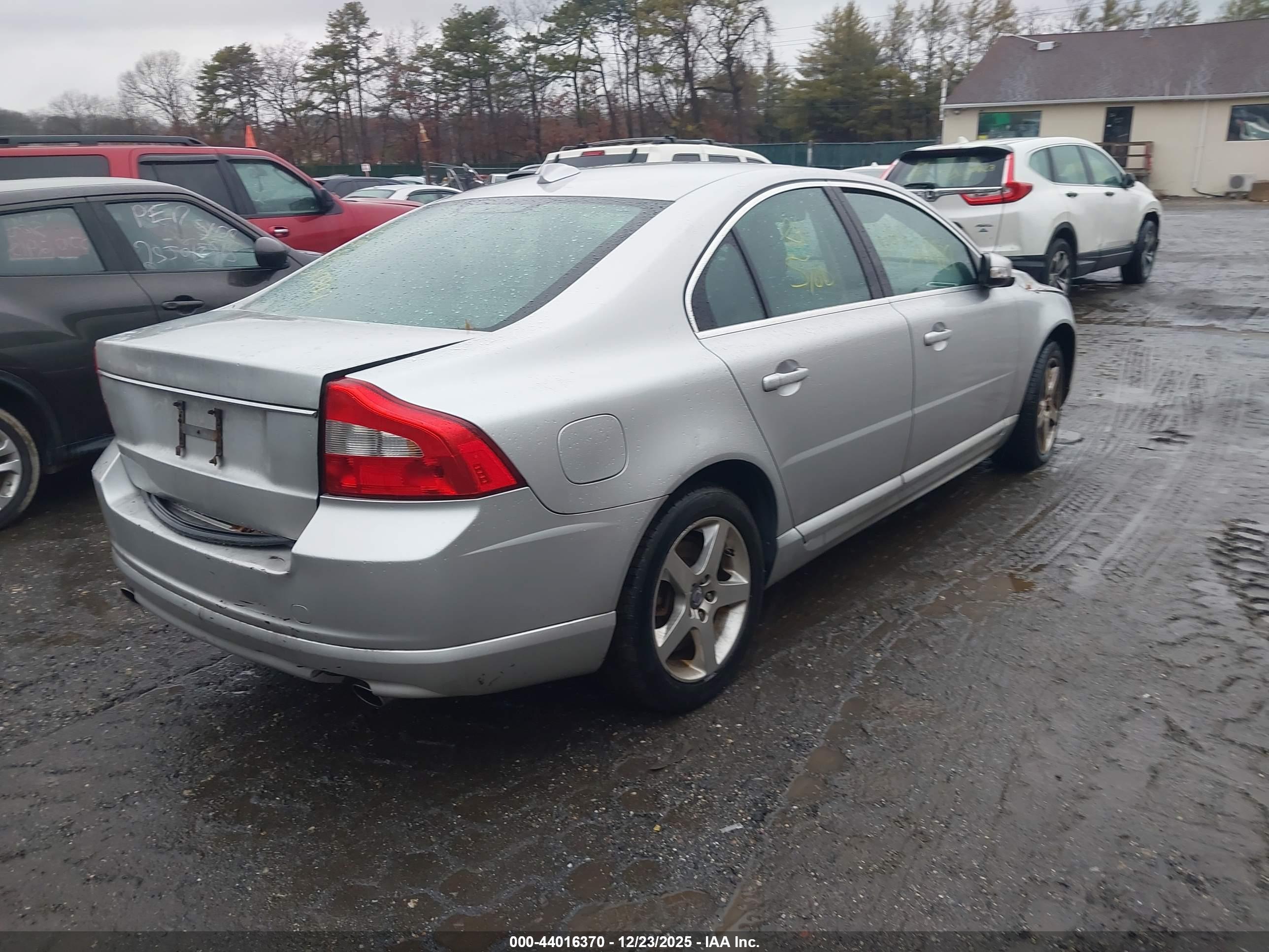 VOLVO S80 image 4