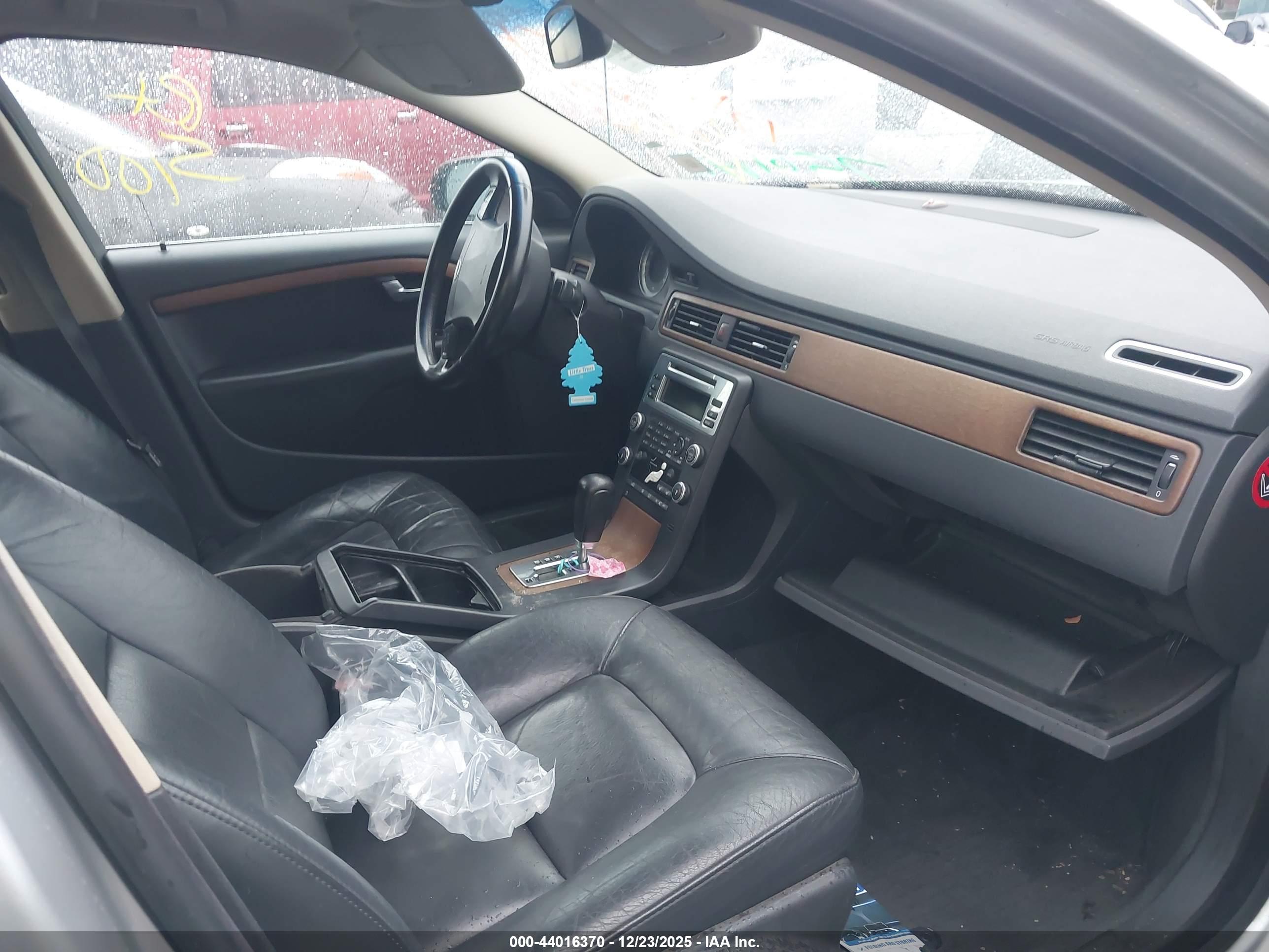 VOLVO S80 image 5