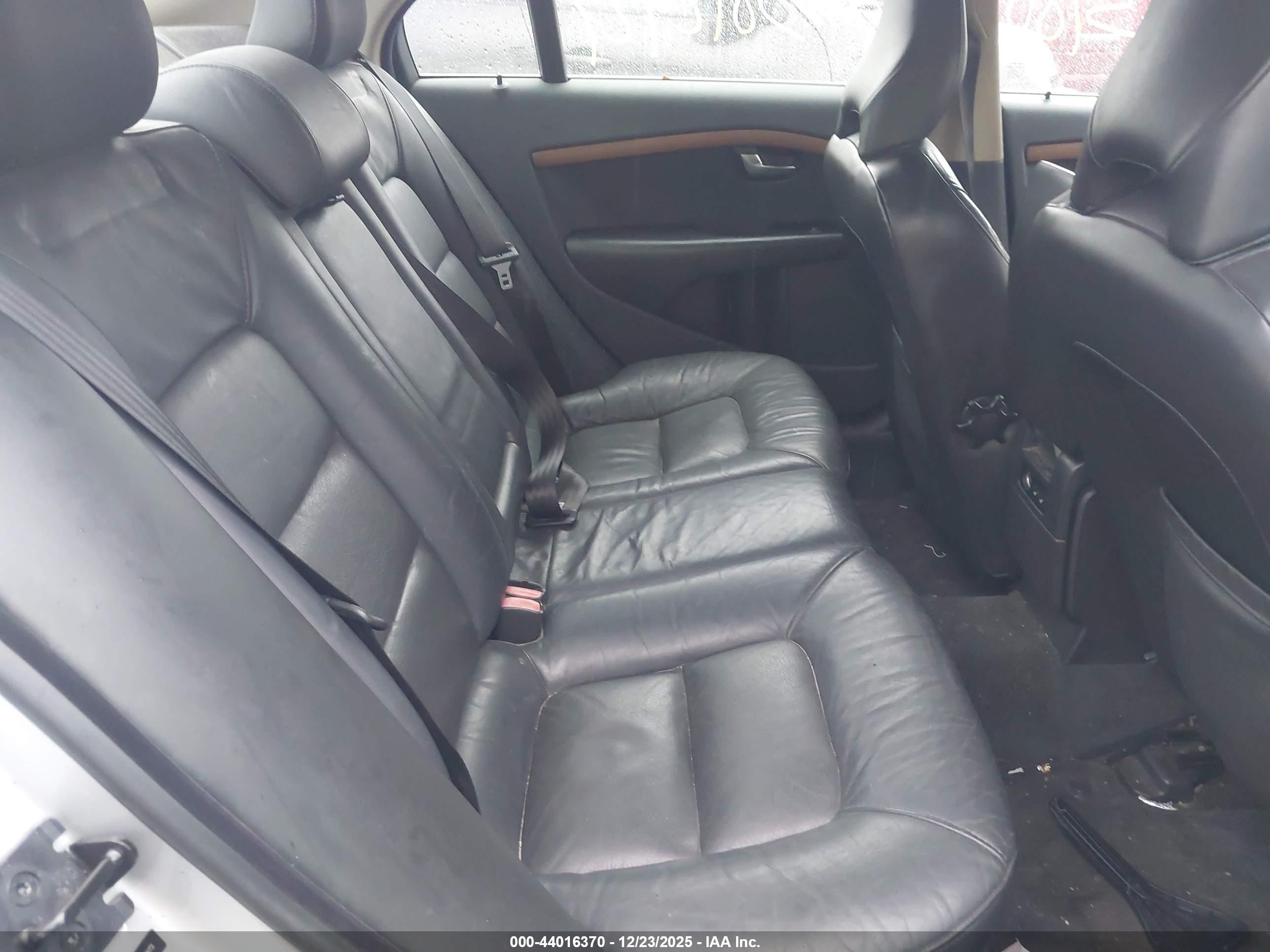 VOLVO S80 image 8