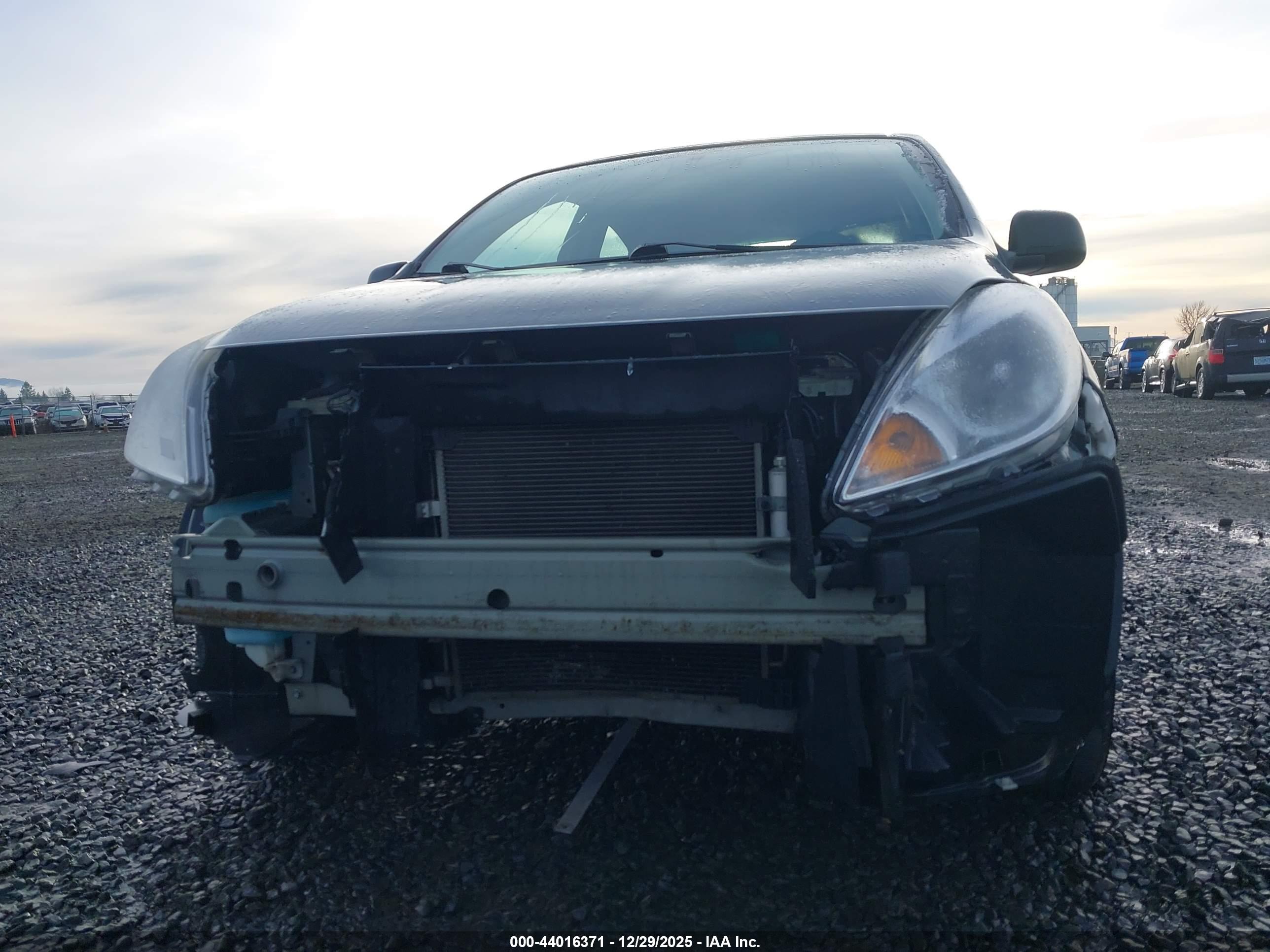 NISSAN VERSA image 6