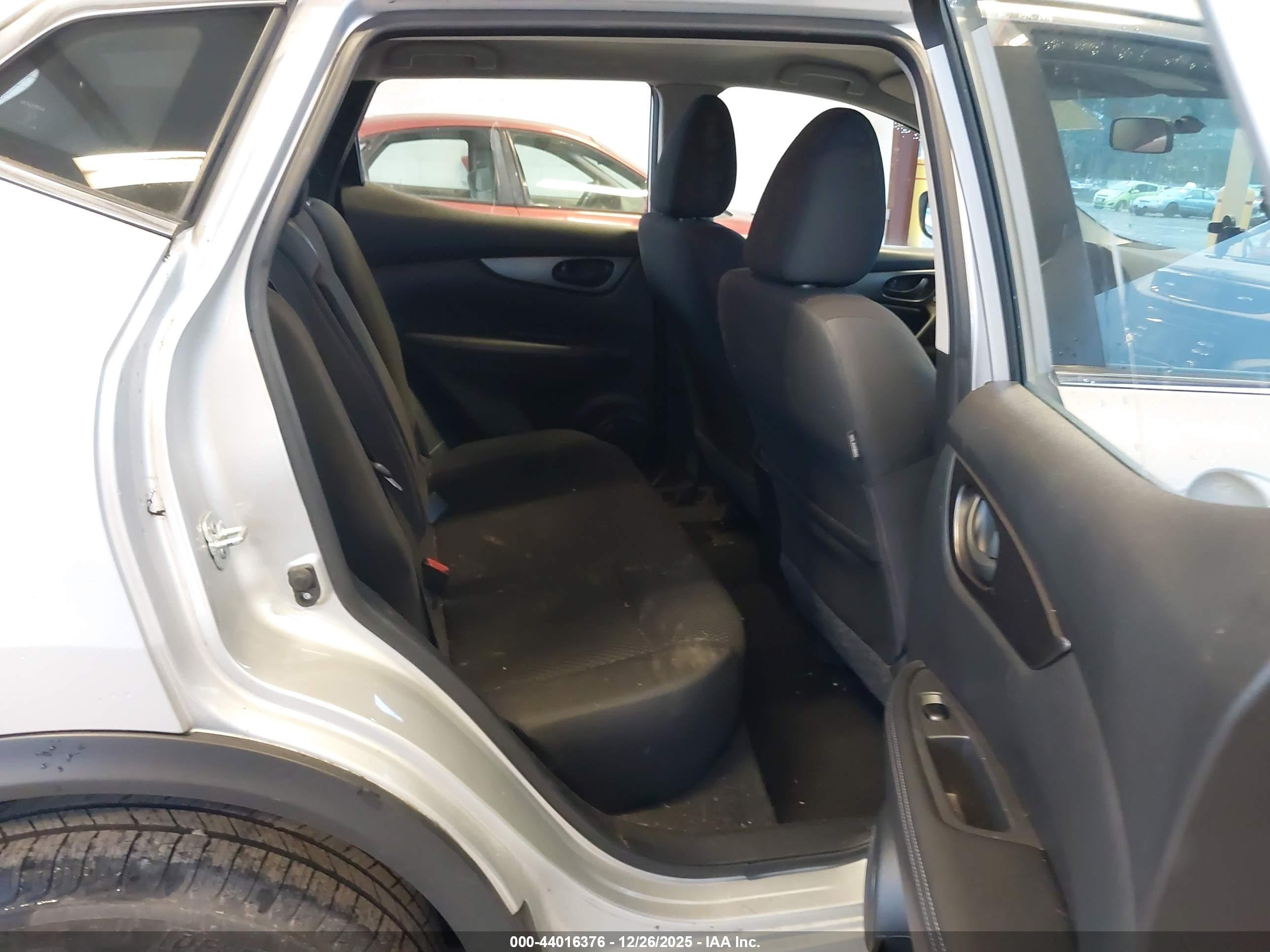 NISSAN ROGUE image 8