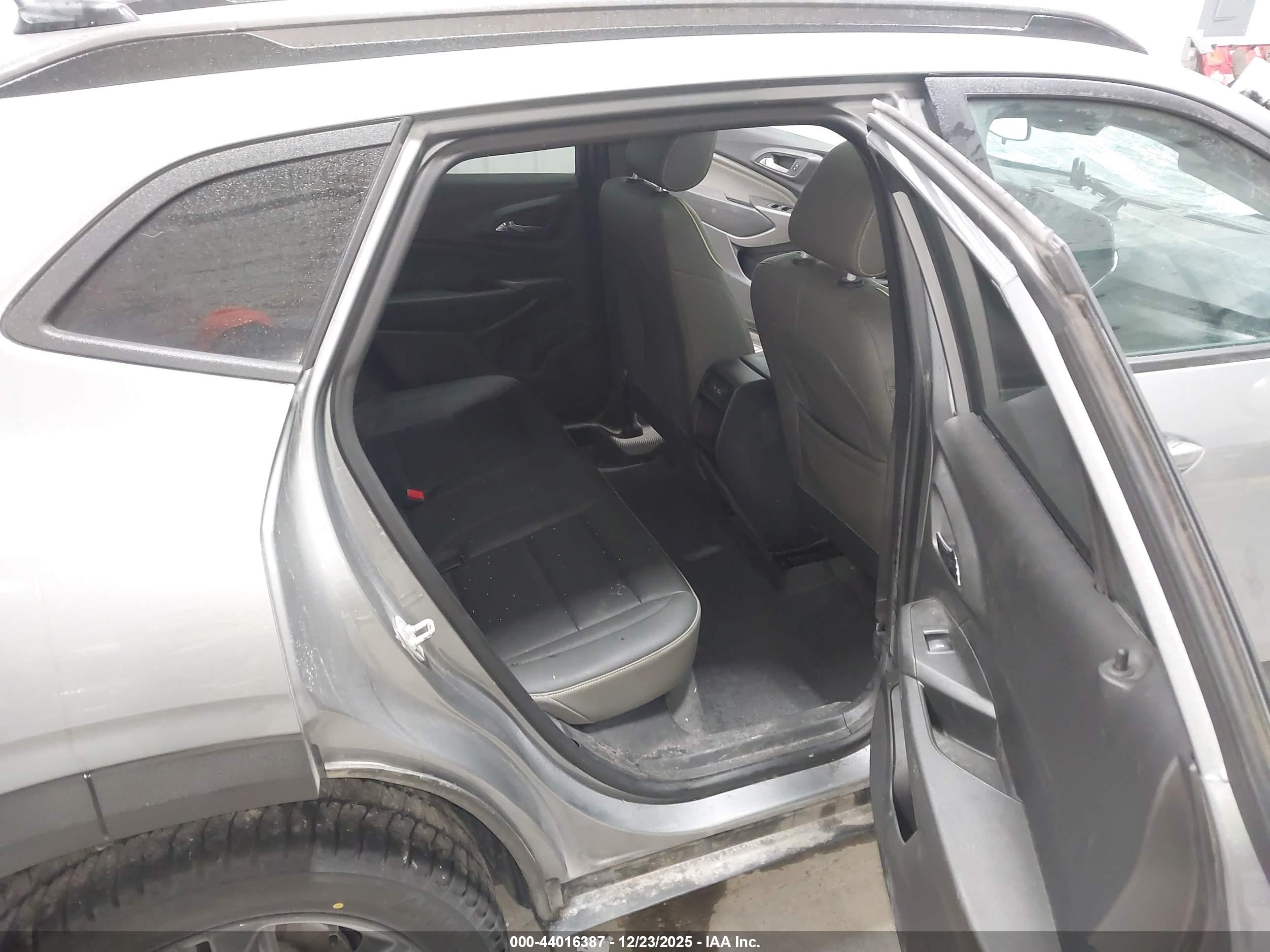 CHEVROLET TRAX image 8