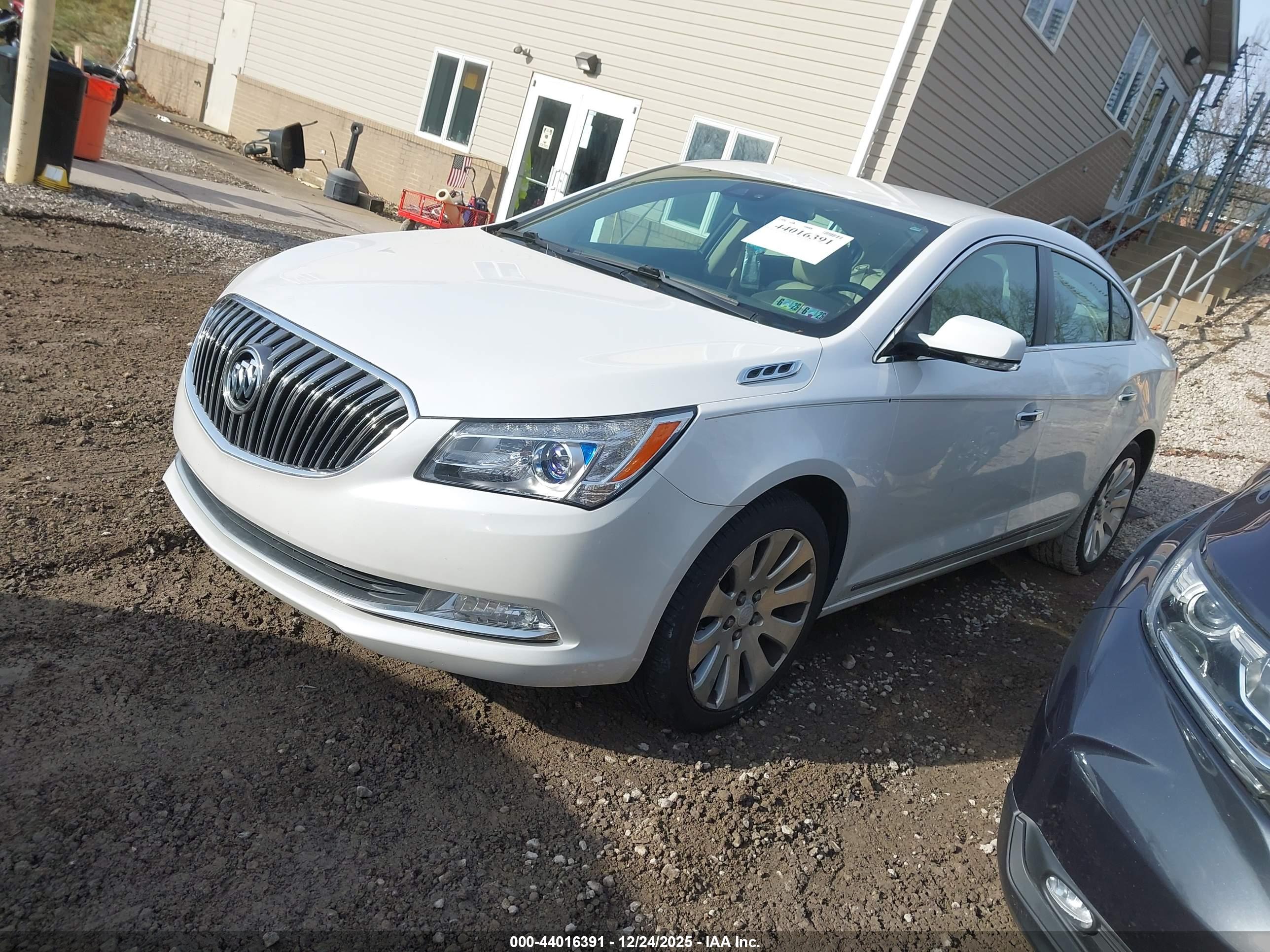 BUICK LACROSSE image 2