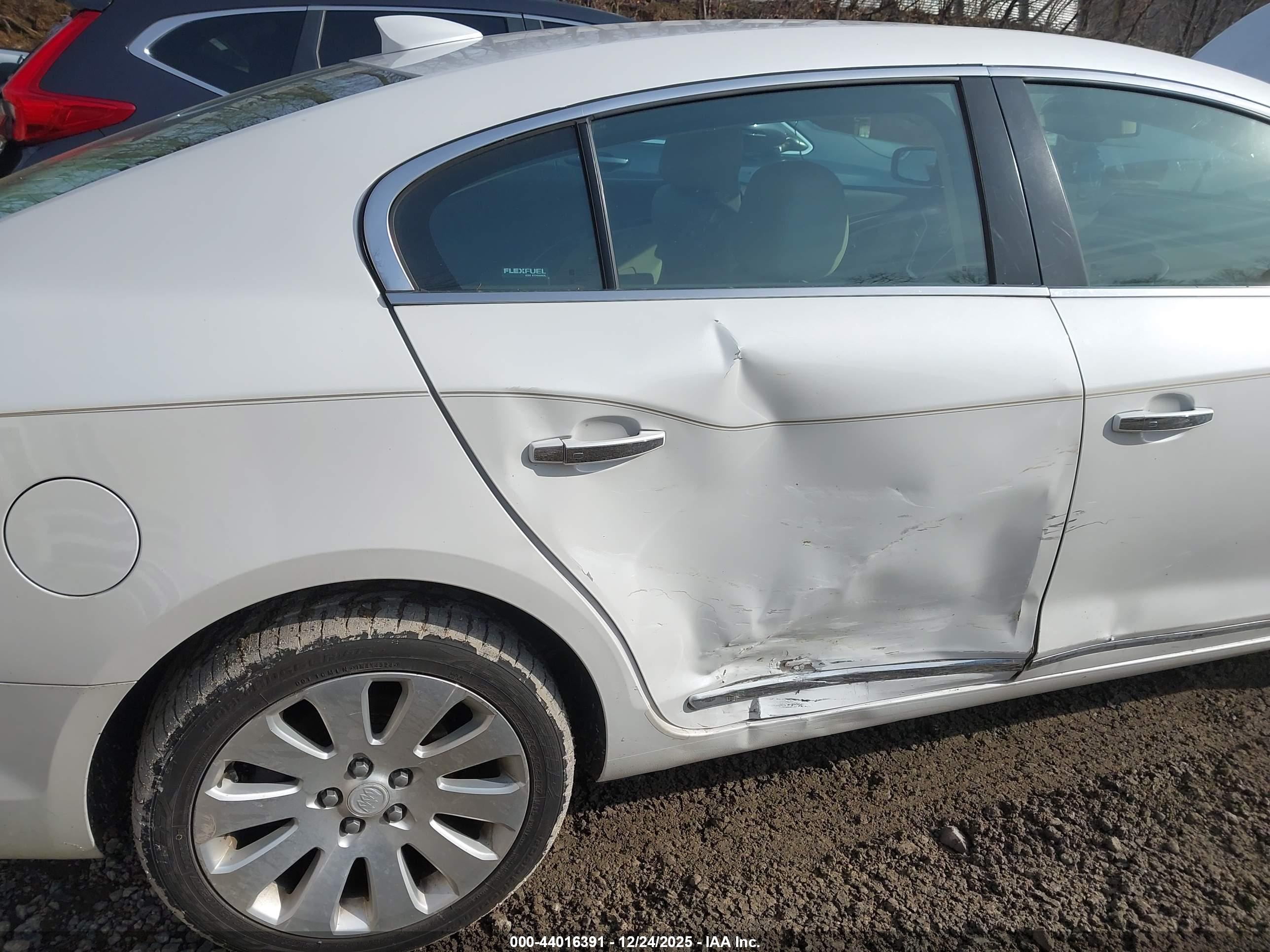 BUICK LACROSSE image 6