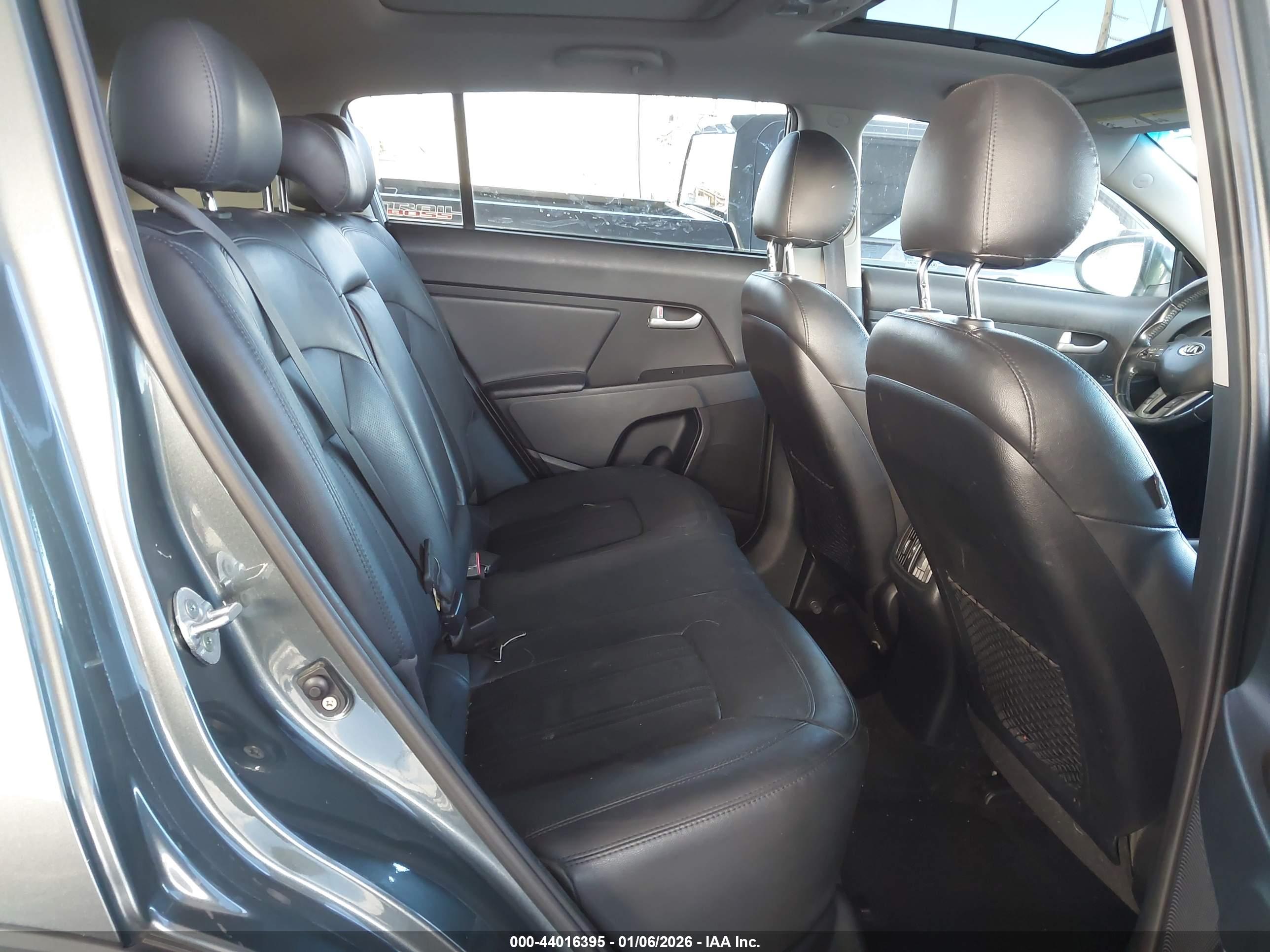 KIA SPORTAGE image 8