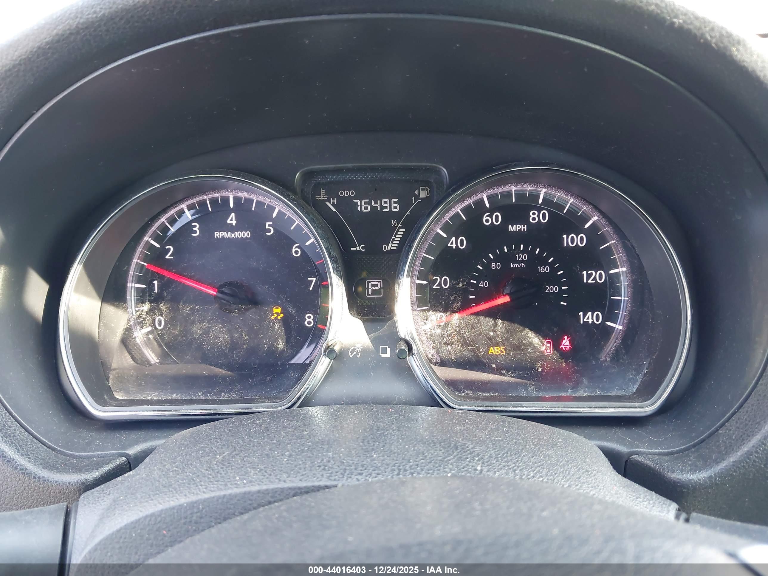 NISSAN VERSA image 7