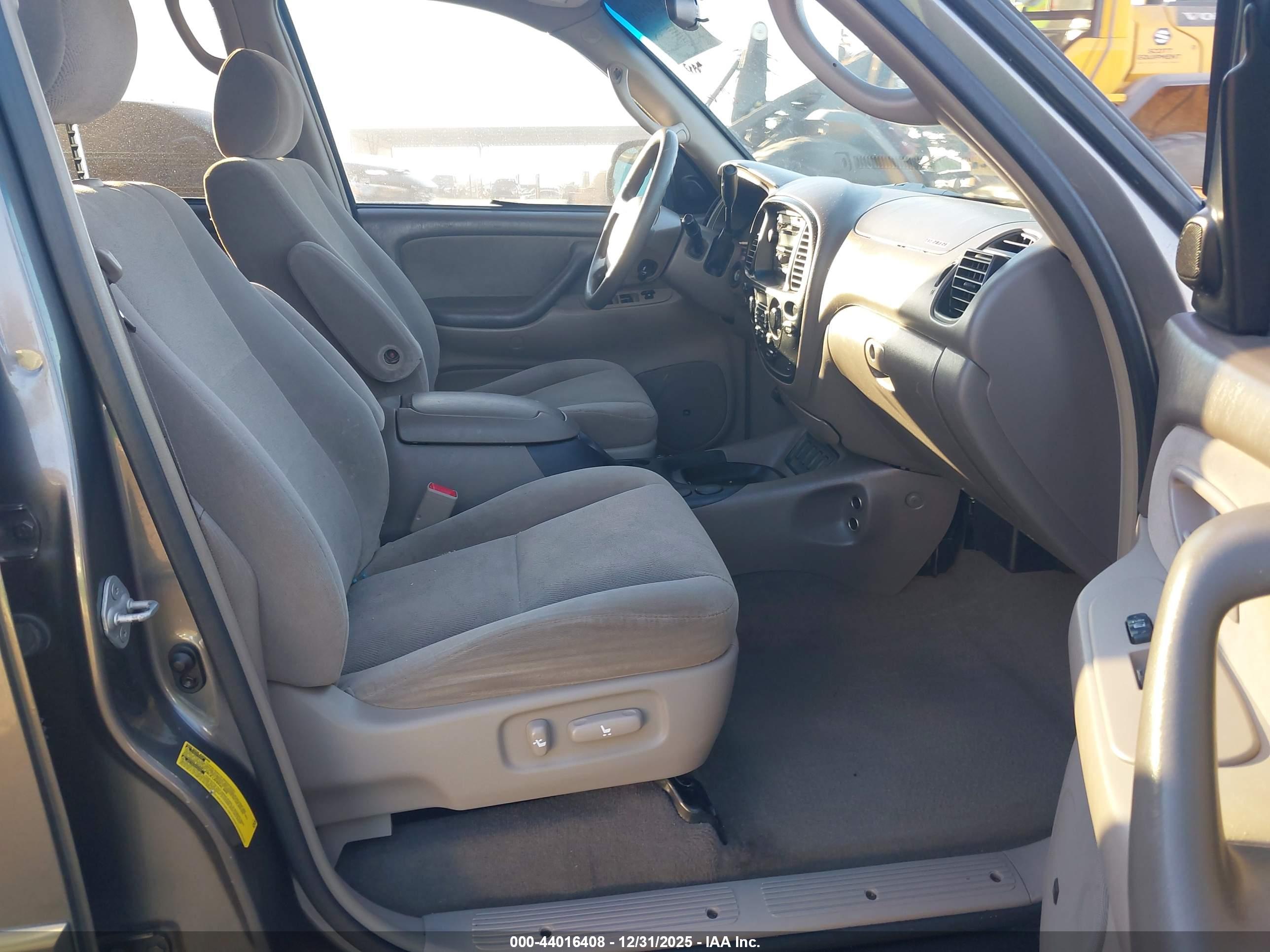 TOYOTA SEQUOIA image 5