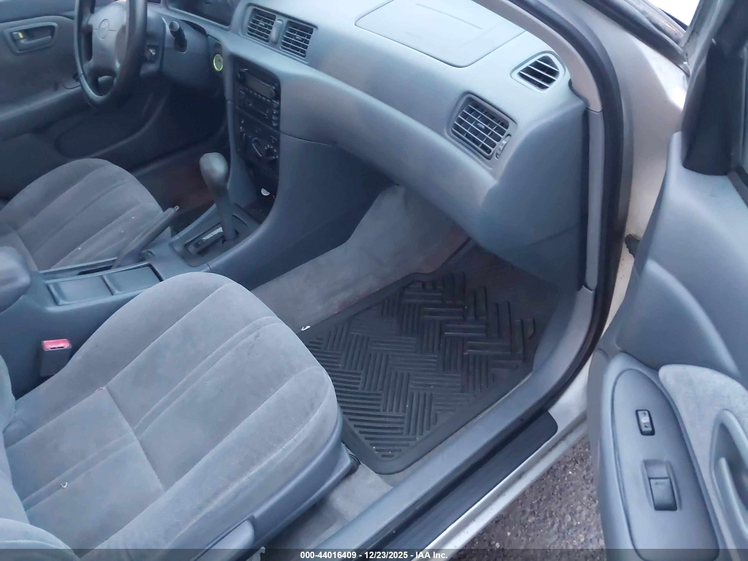 TOYOTA CAMRY image 5