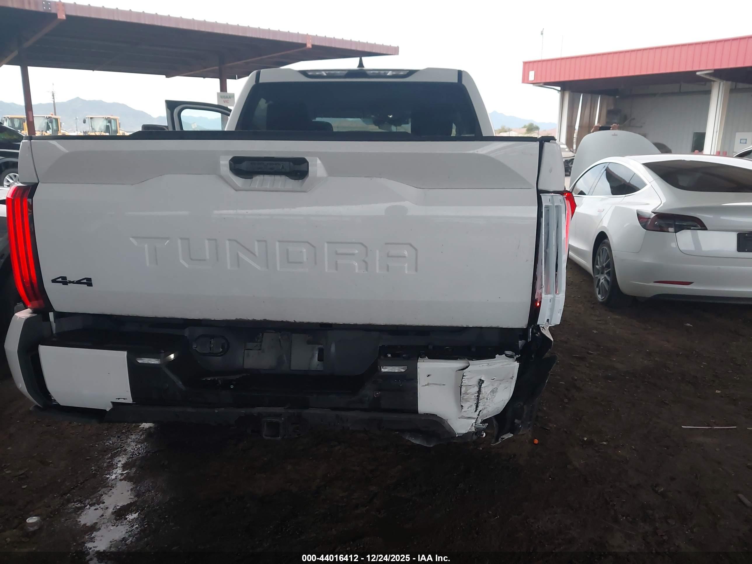 TOYOTA TUNDRA image 6
