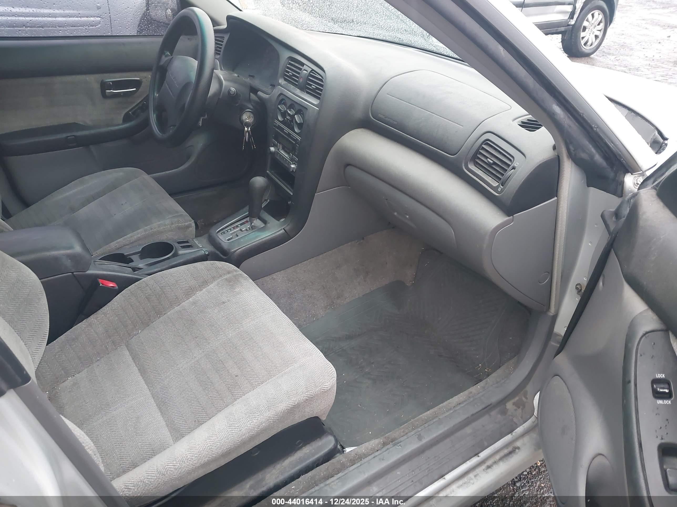 SUBARU LEGACY image 5