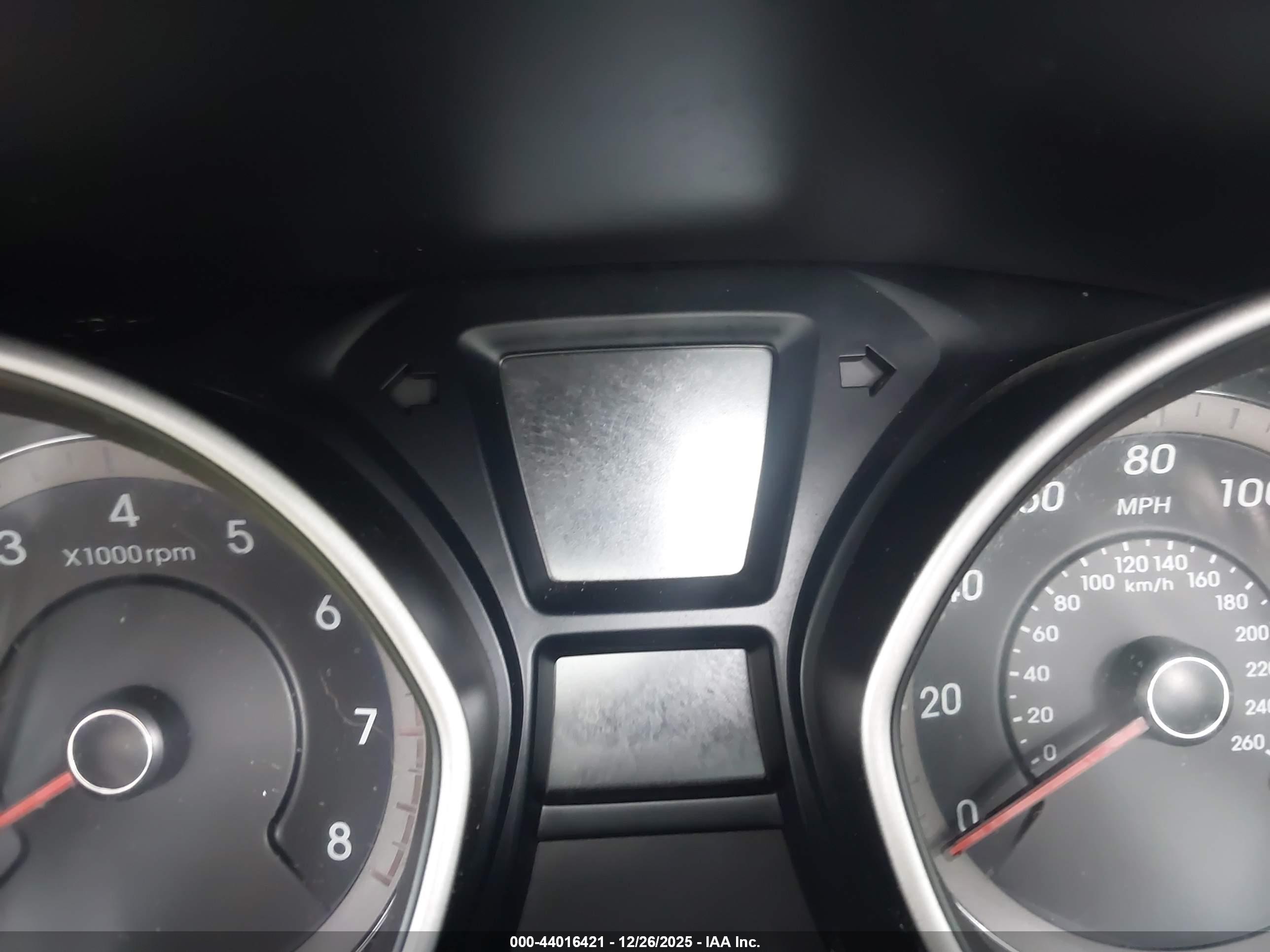 HYUNDAI ELANTRA image 7