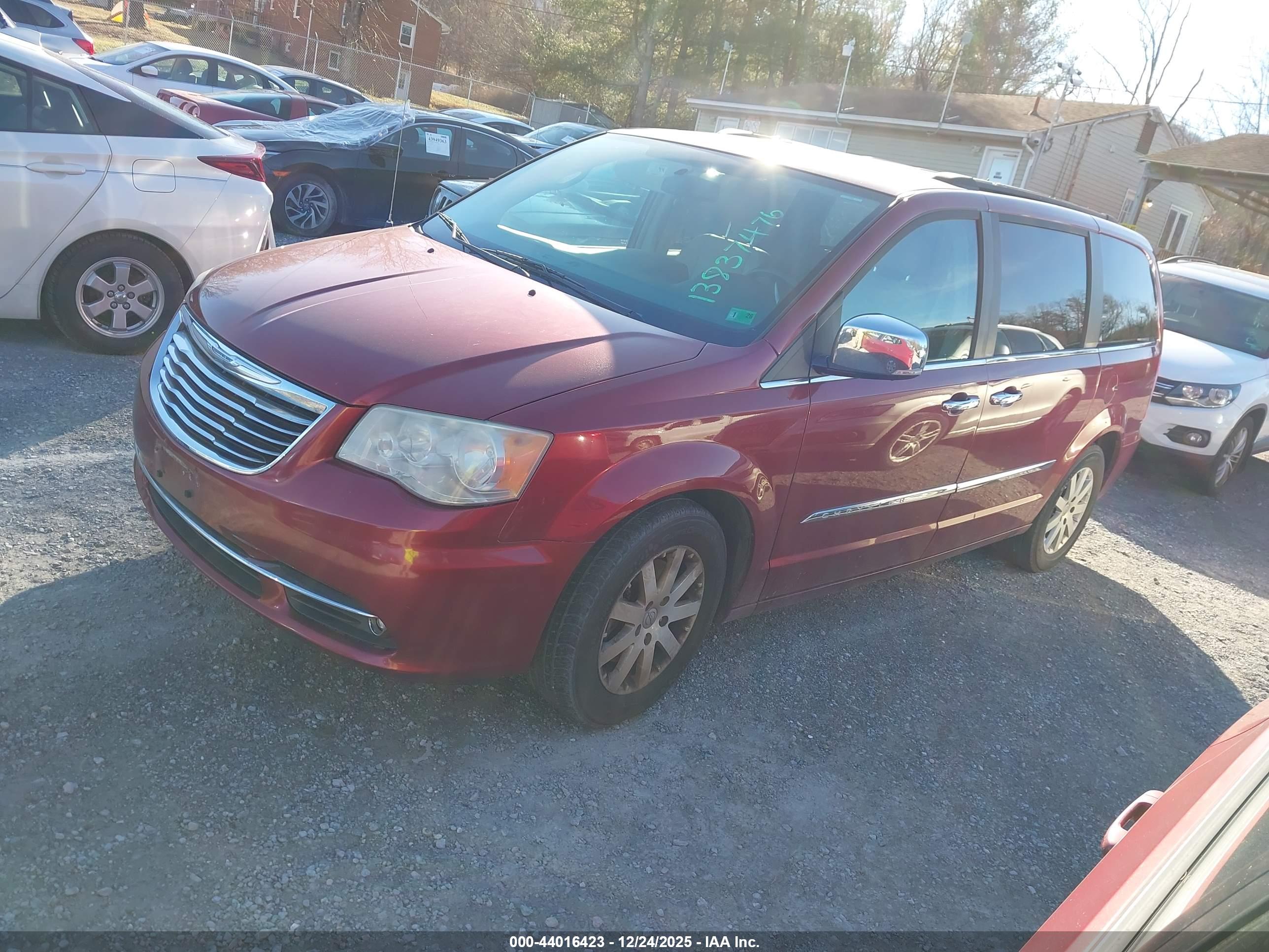 CHRYSLER TOWN image 2