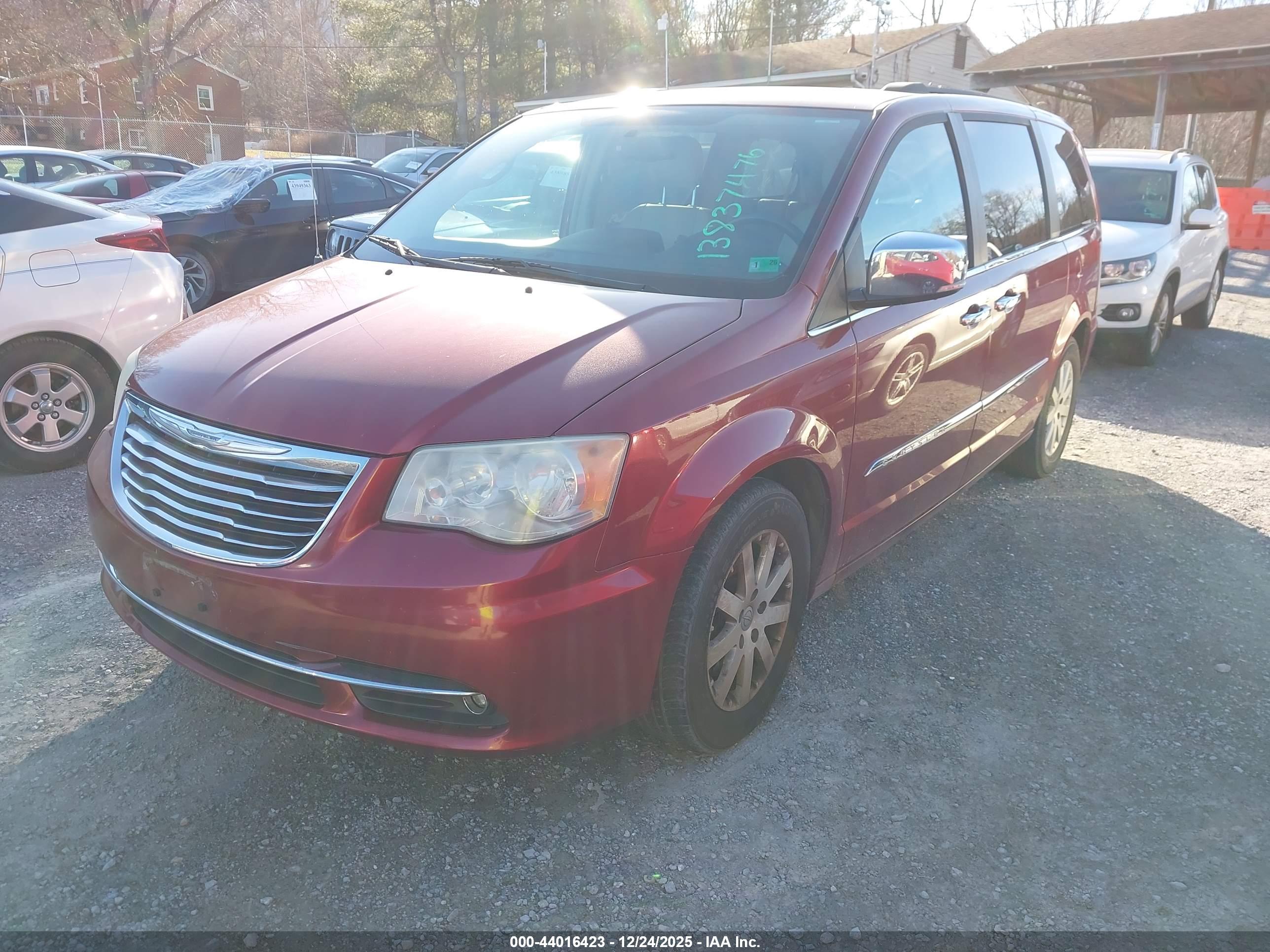 CHRYSLER TOWN image 6