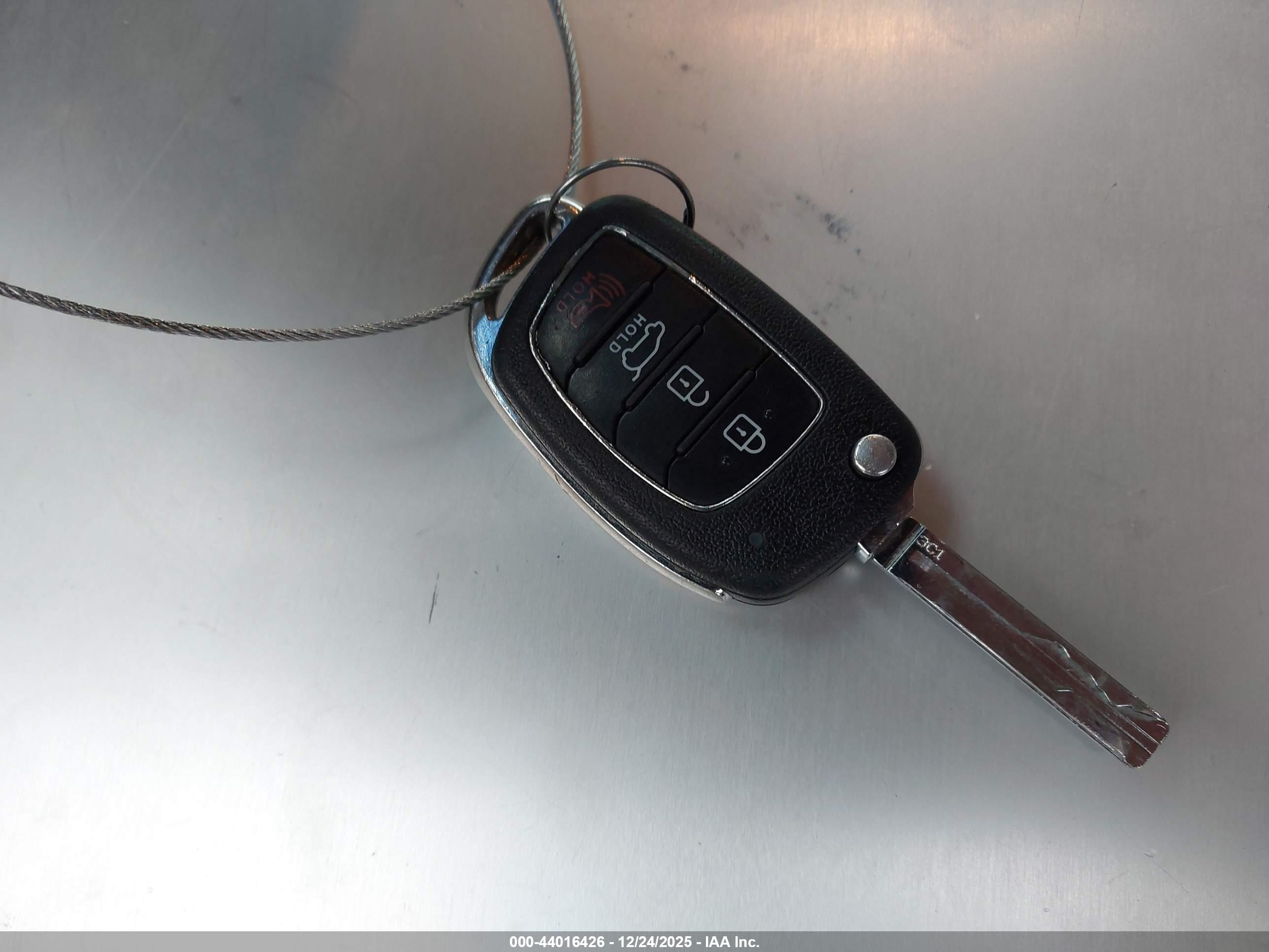 HYUNDAI TUCSON image 11