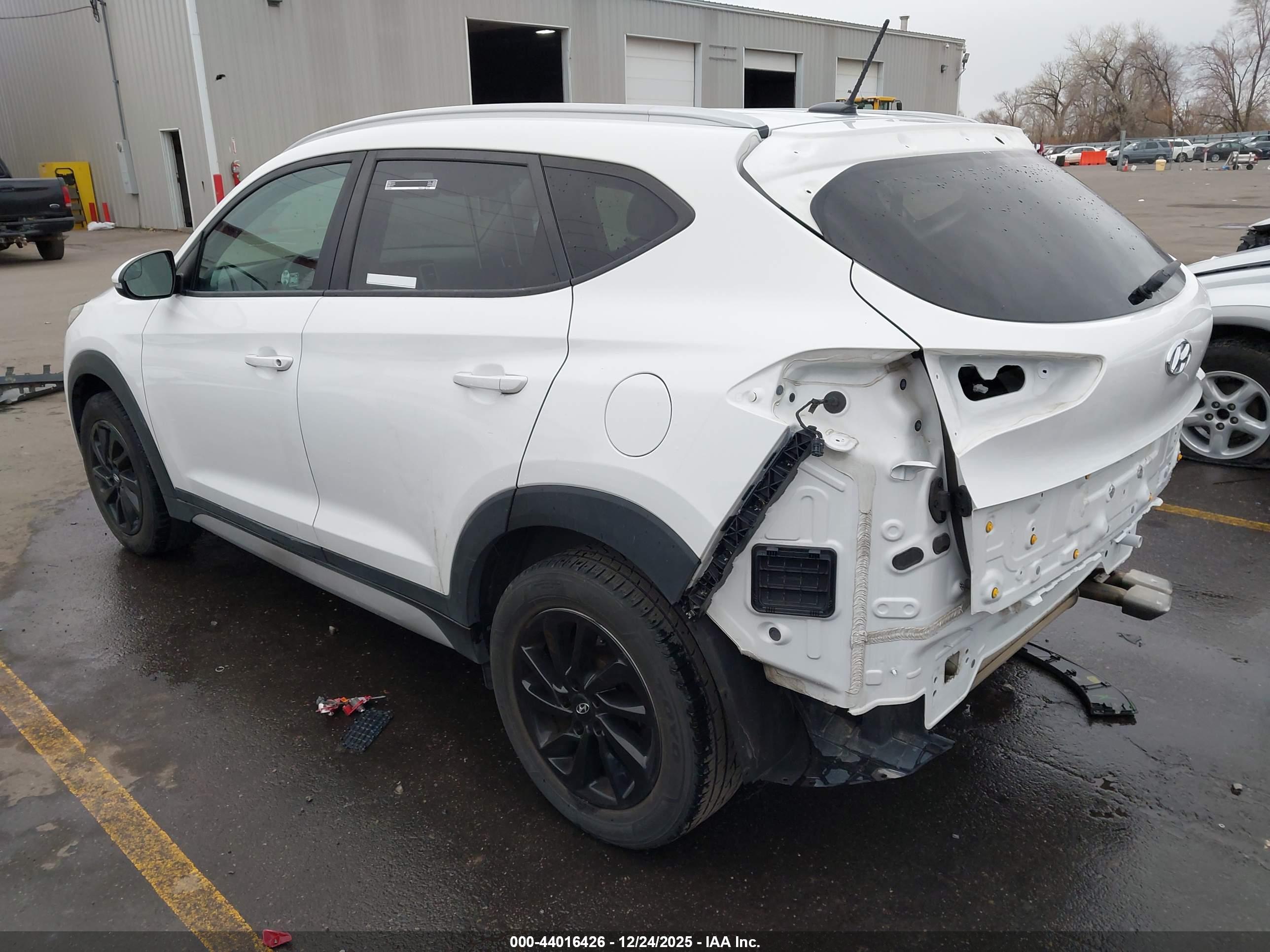 HYUNDAI TUCSON image 3