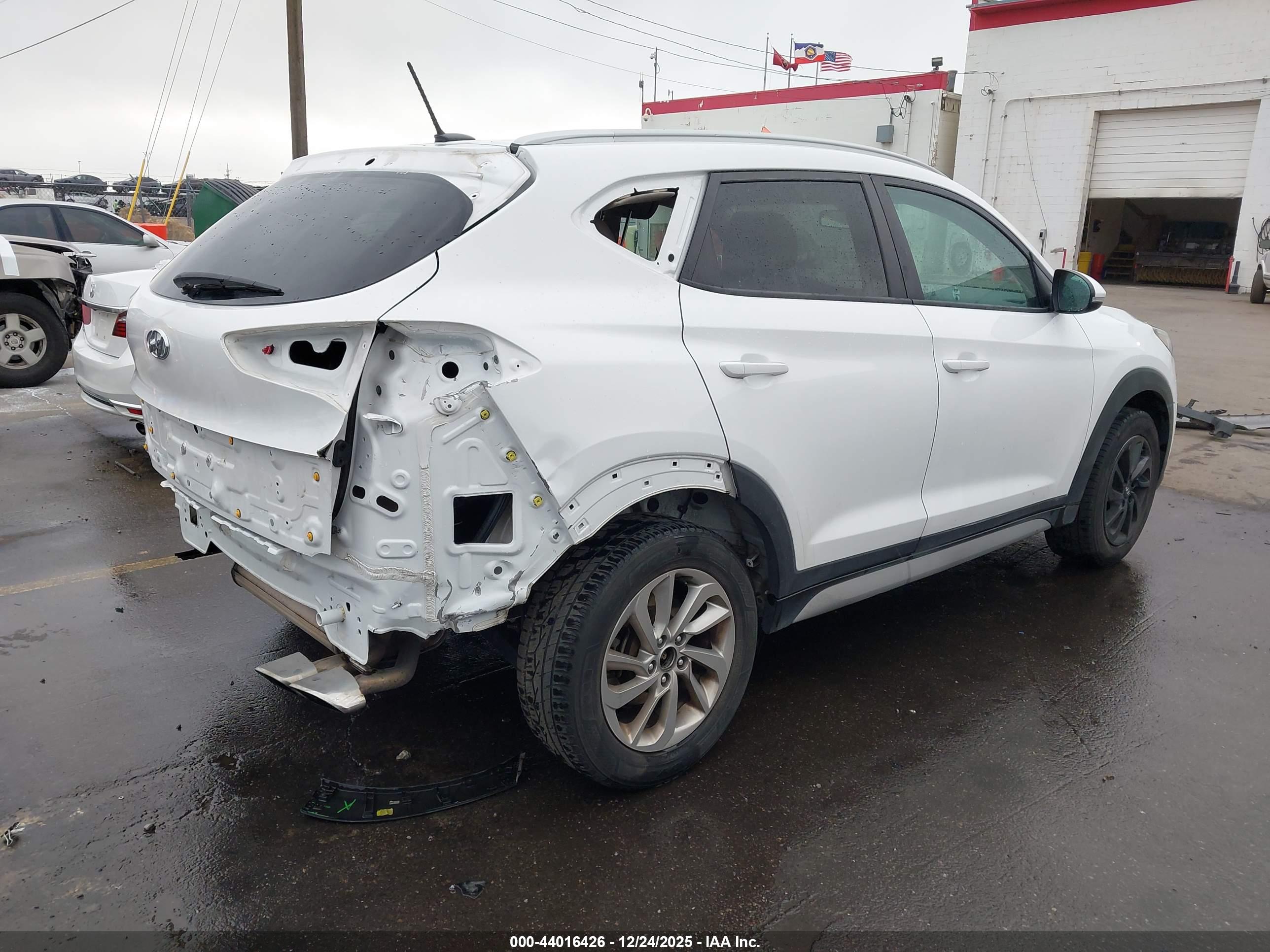 HYUNDAI TUCSON image 4