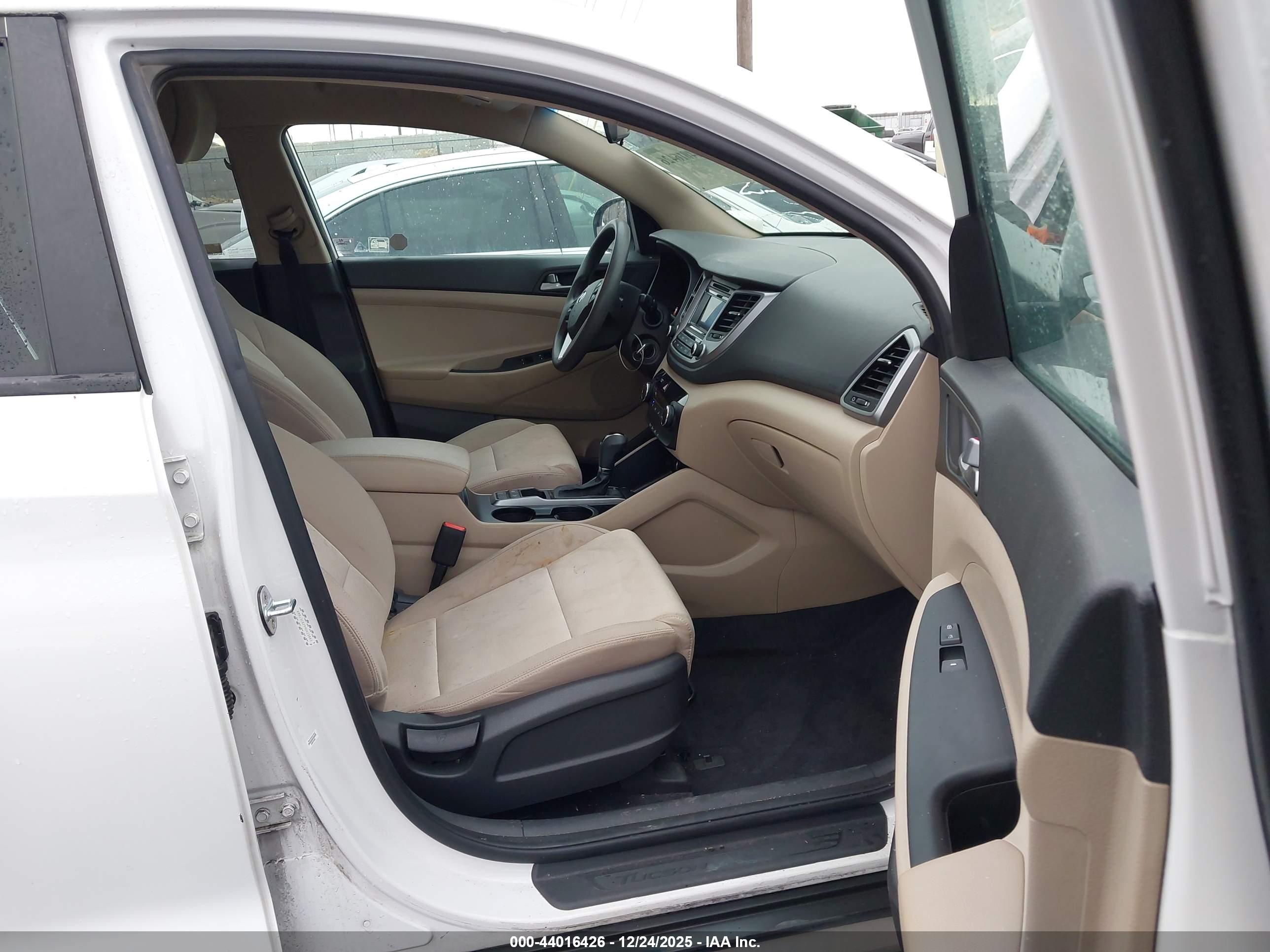 HYUNDAI TUCSON image 5
