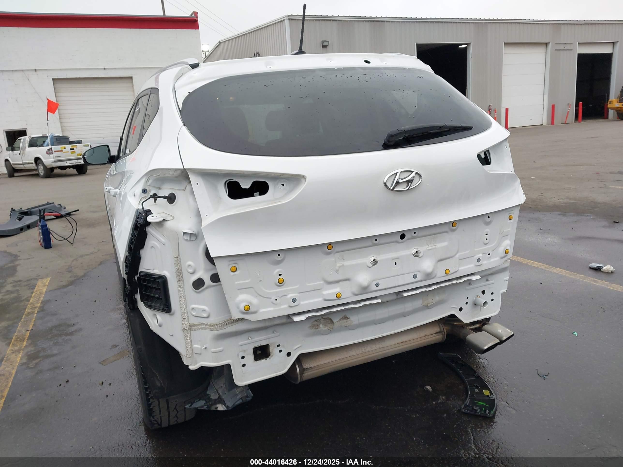 HYUNDAI TUCSON image 6