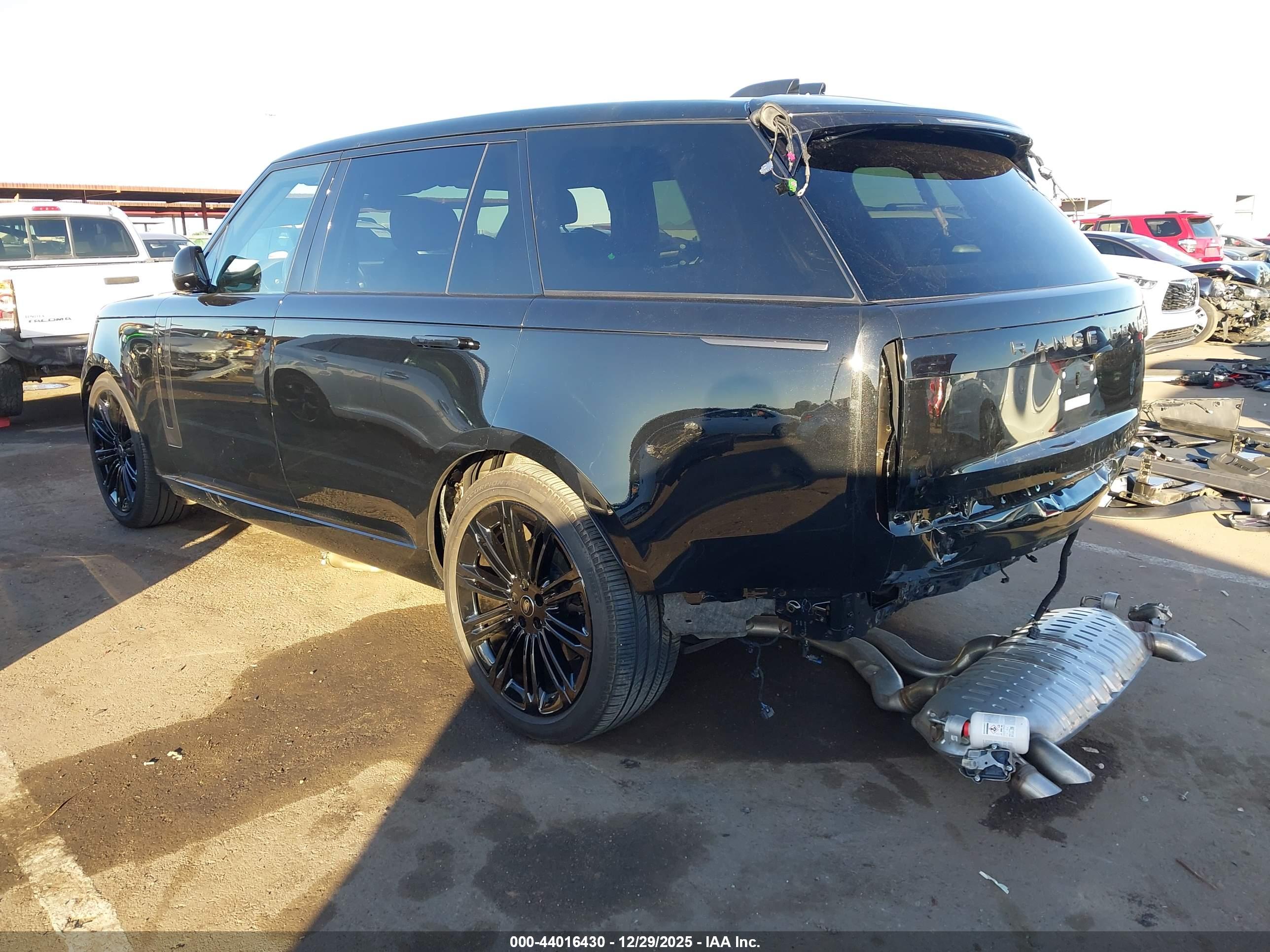 LAND ROVER image 3