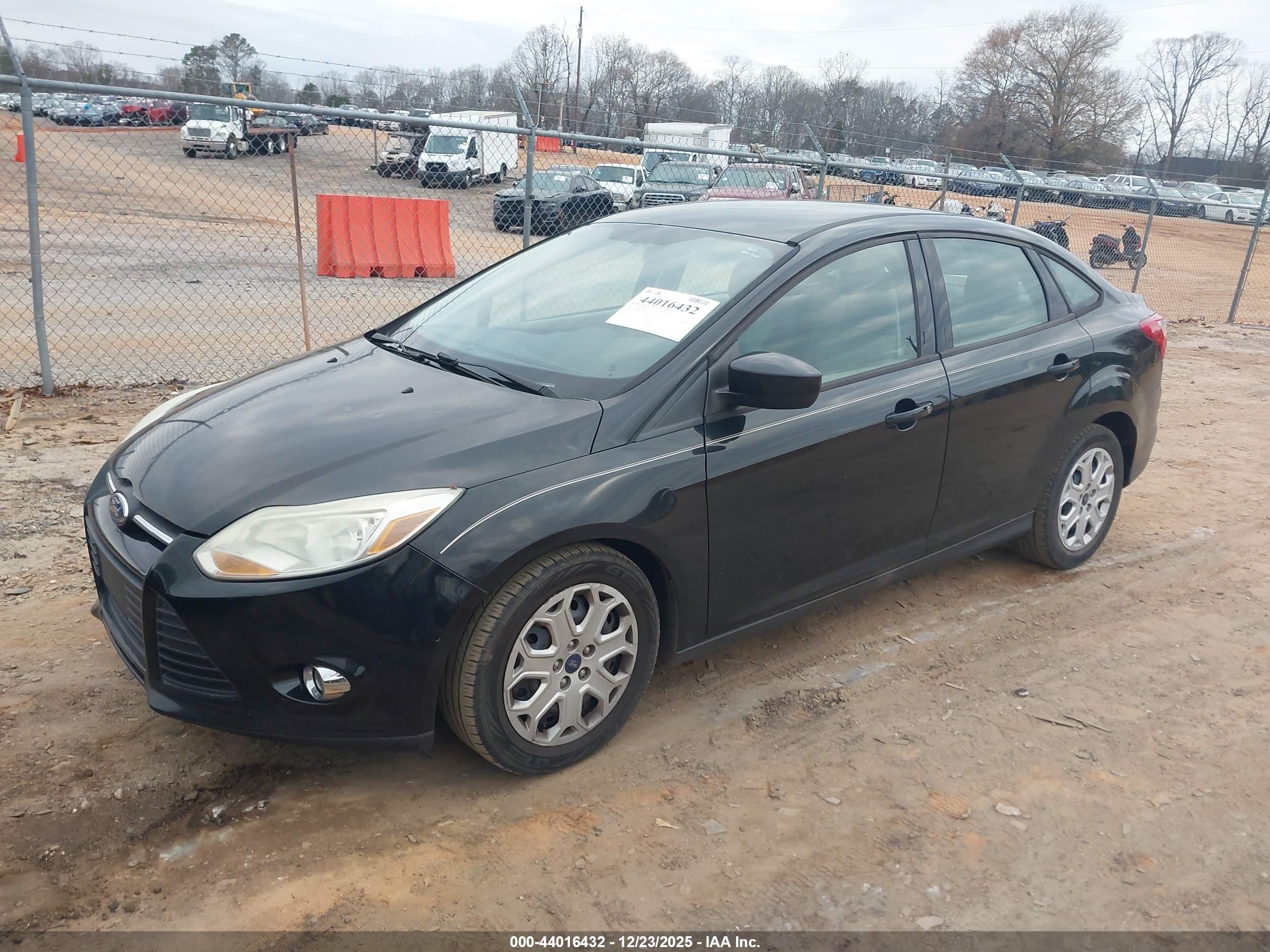 FORD FOCUS image 2