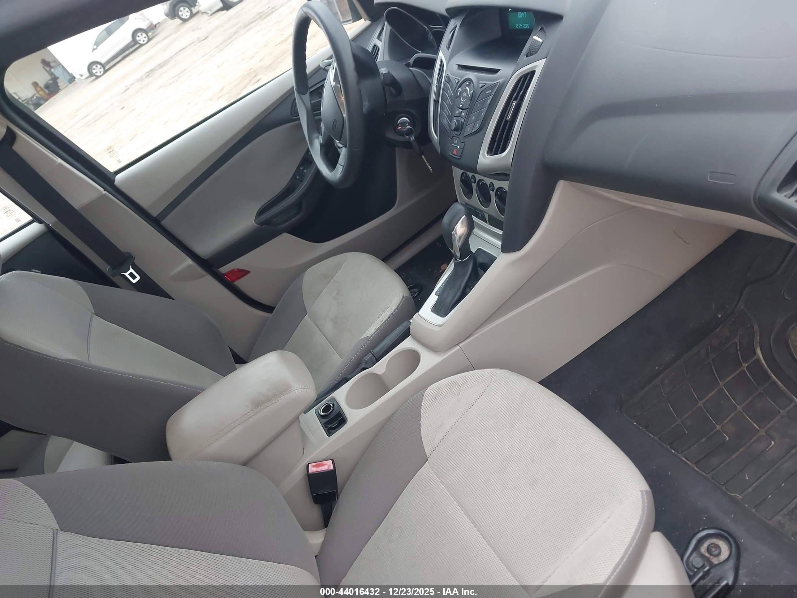 FORD FOCUS image 5