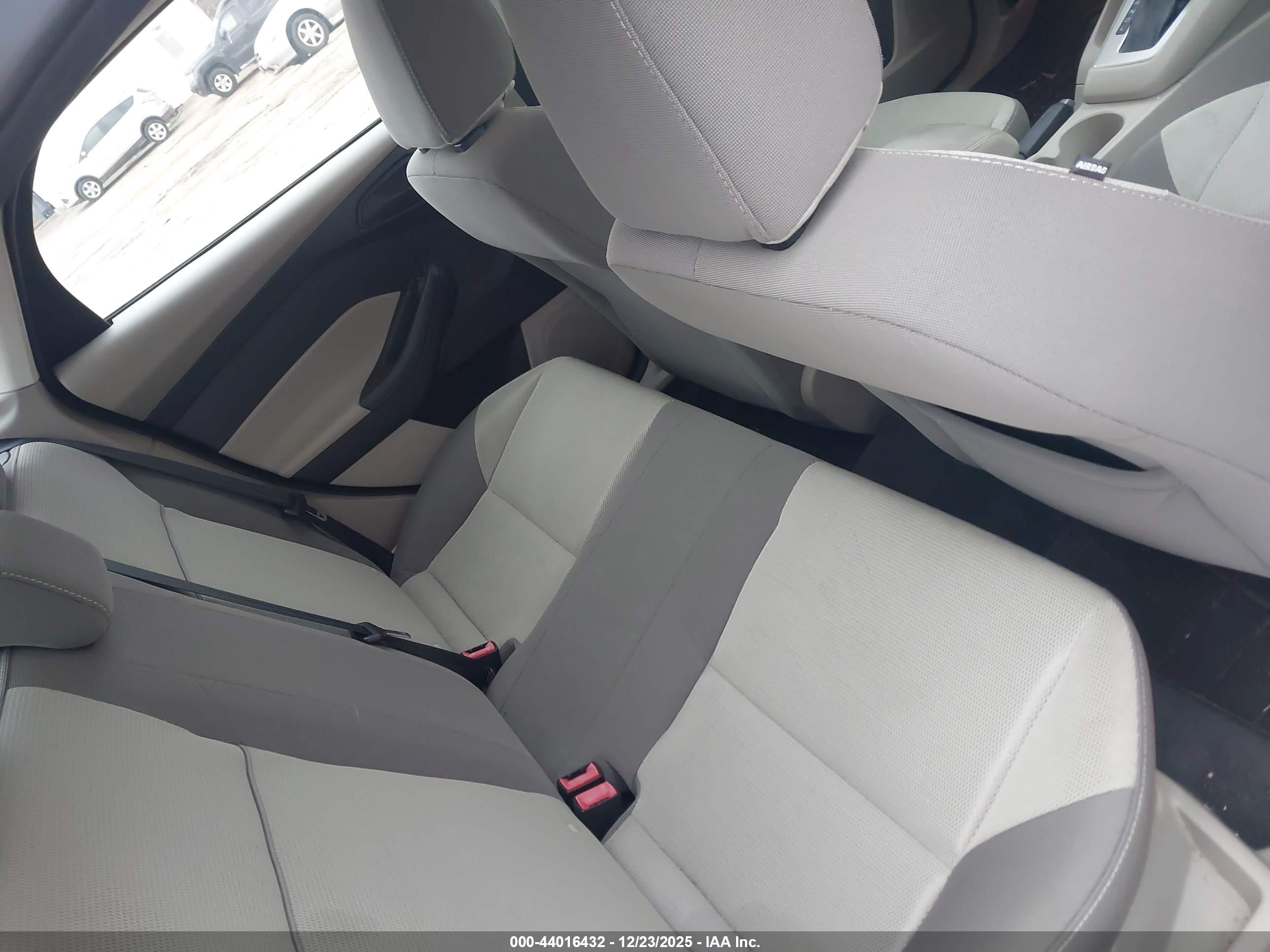 FORD FOCUS image 8