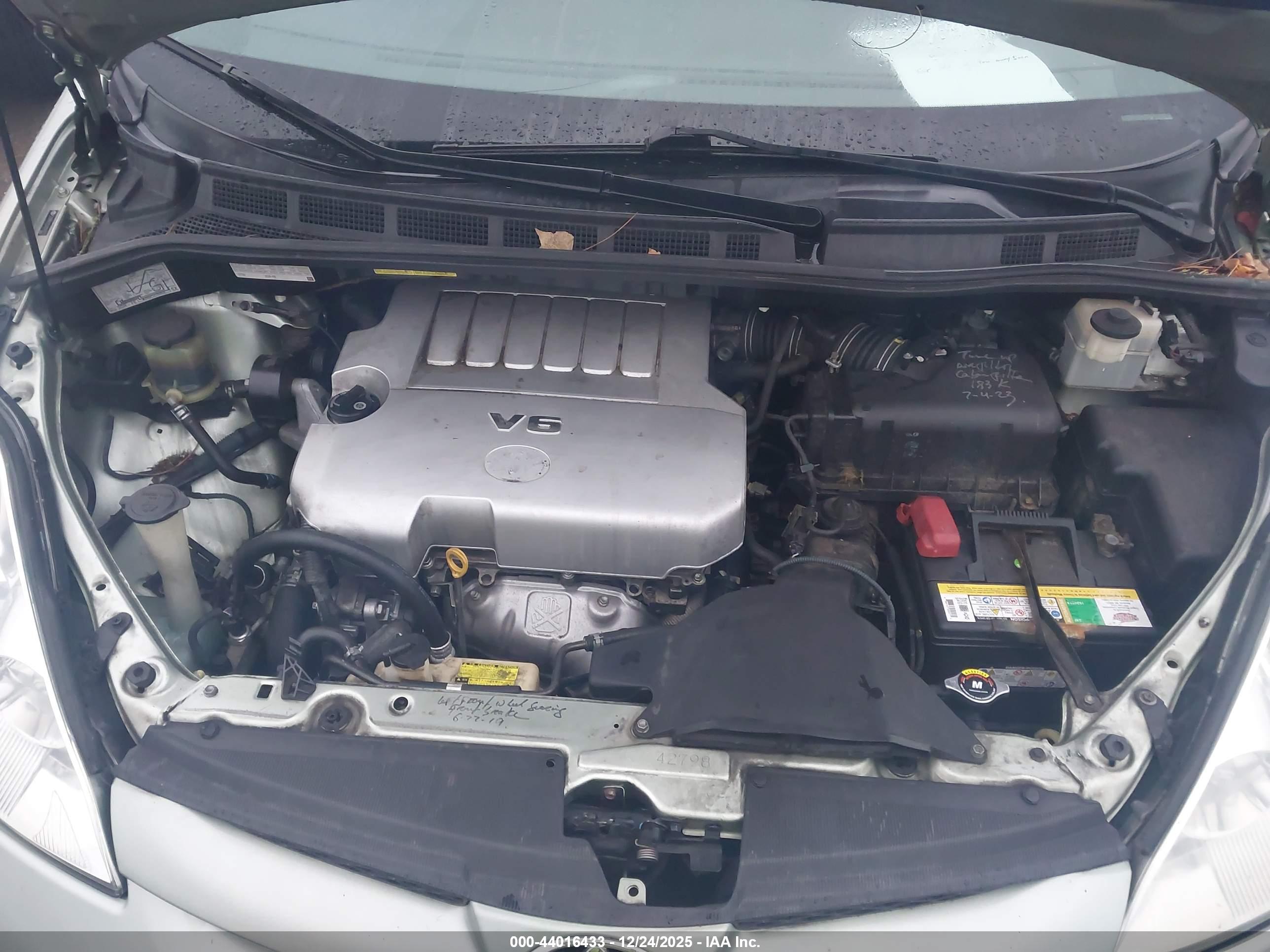 TOYOTA SIENNA image 10