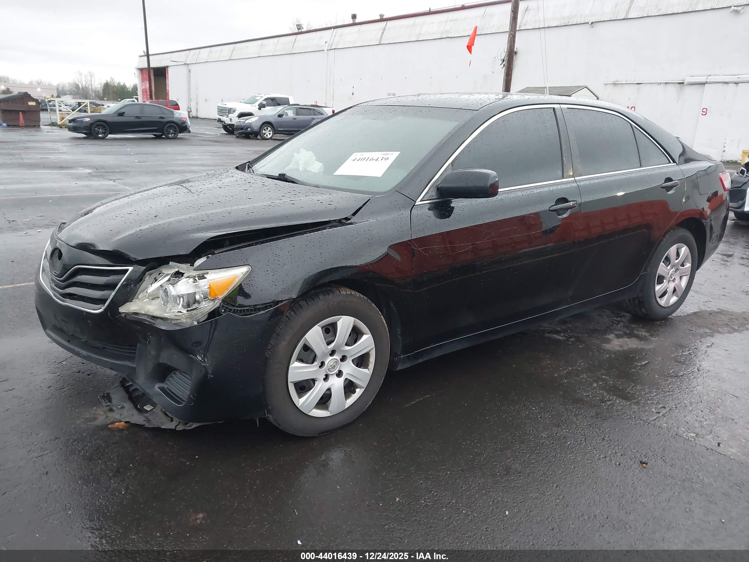 TOYOTA CAMRY image 2