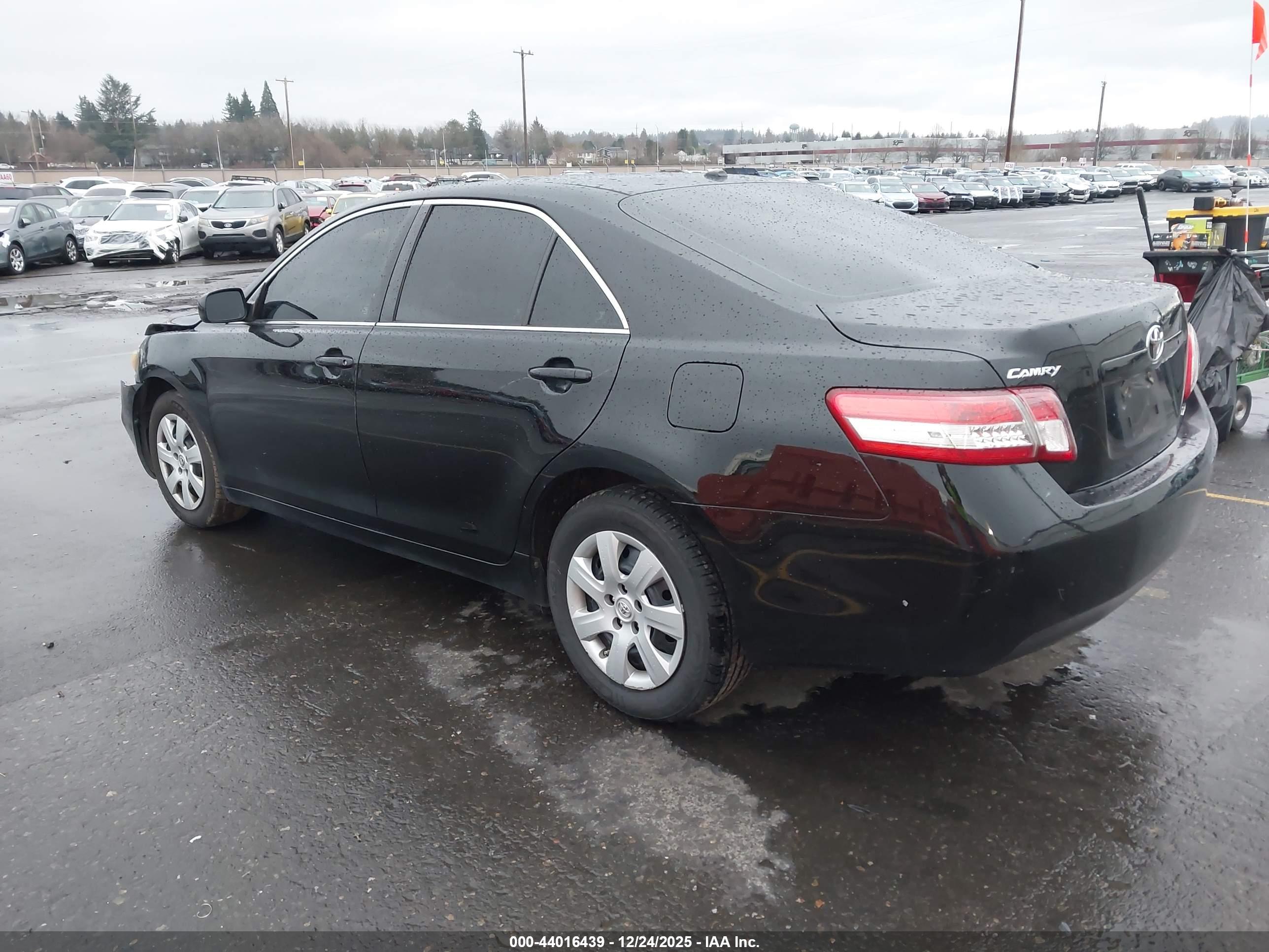 TOYOTA CAMRY image 3