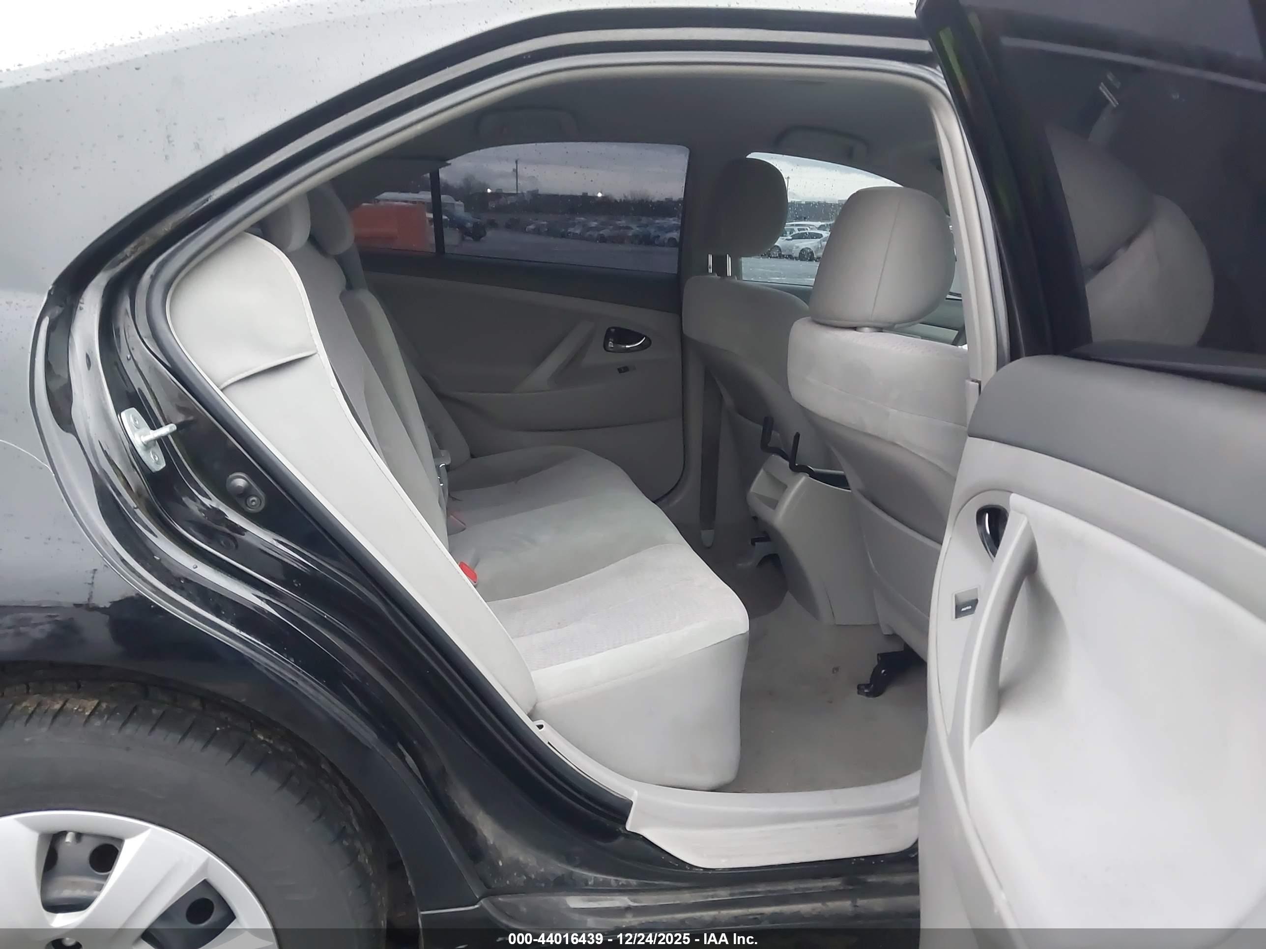 TOYOTA CAMRY image 8