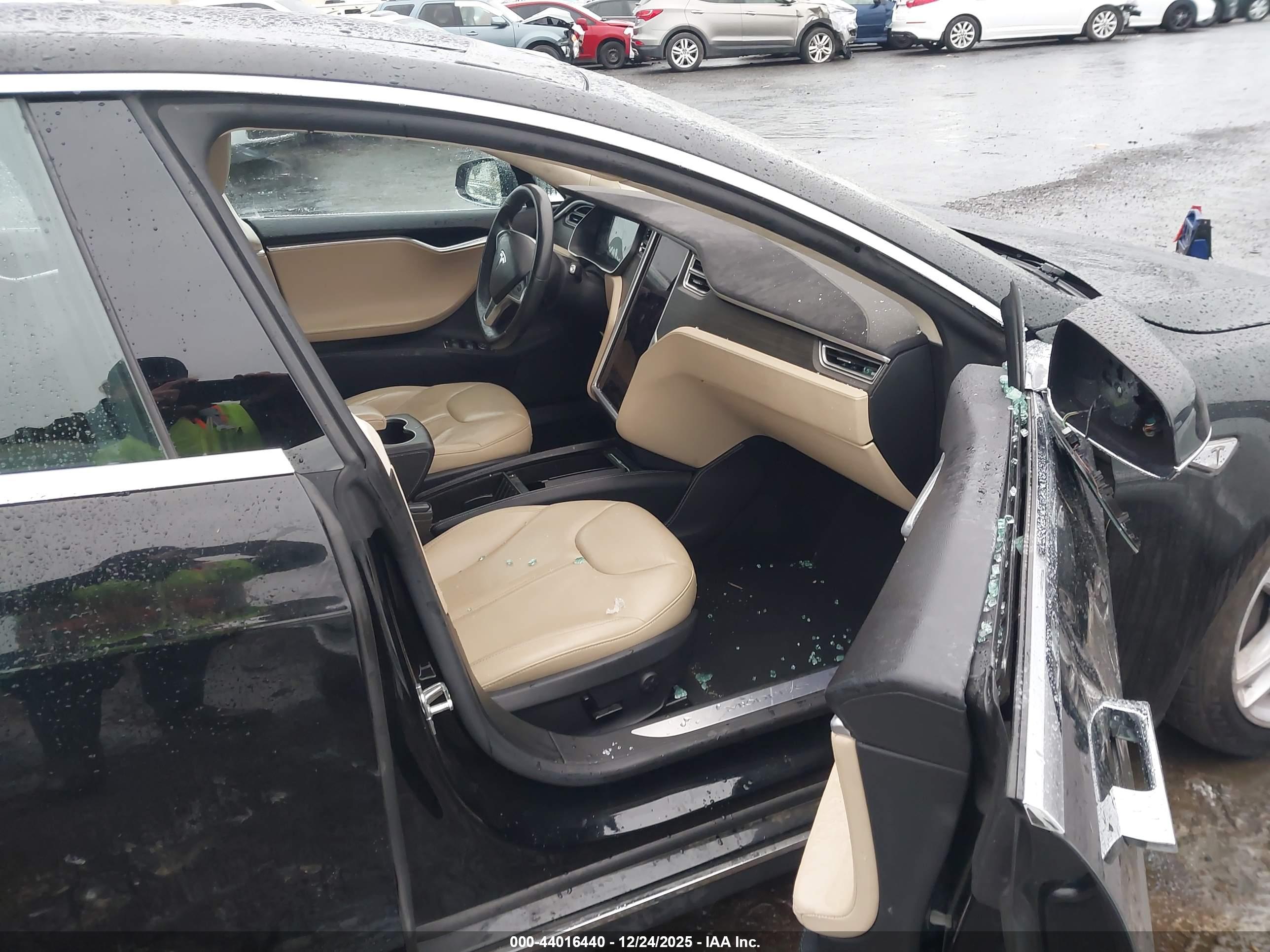 TESLA MODEL image 5
