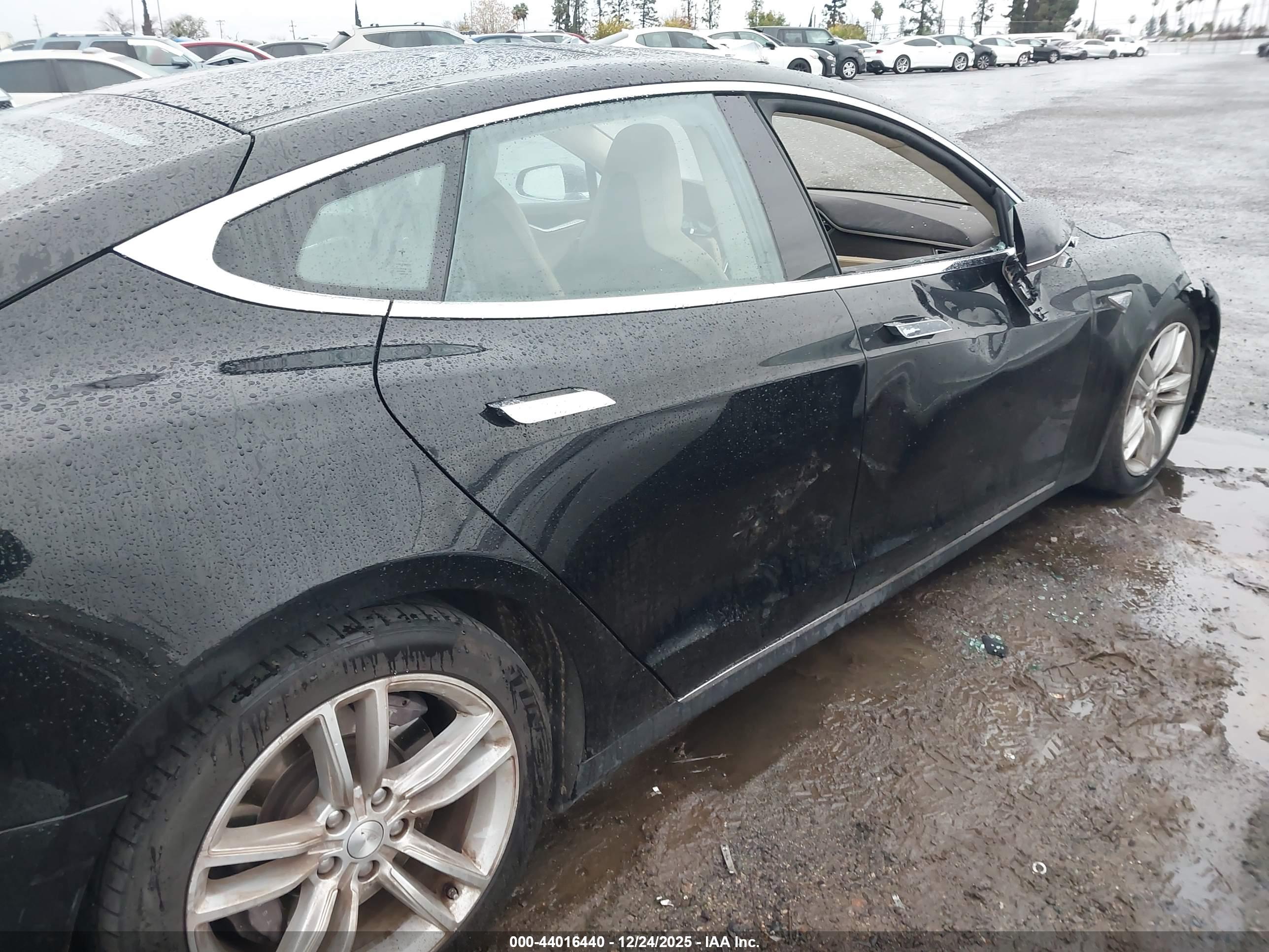 TESLA MODEL image 6