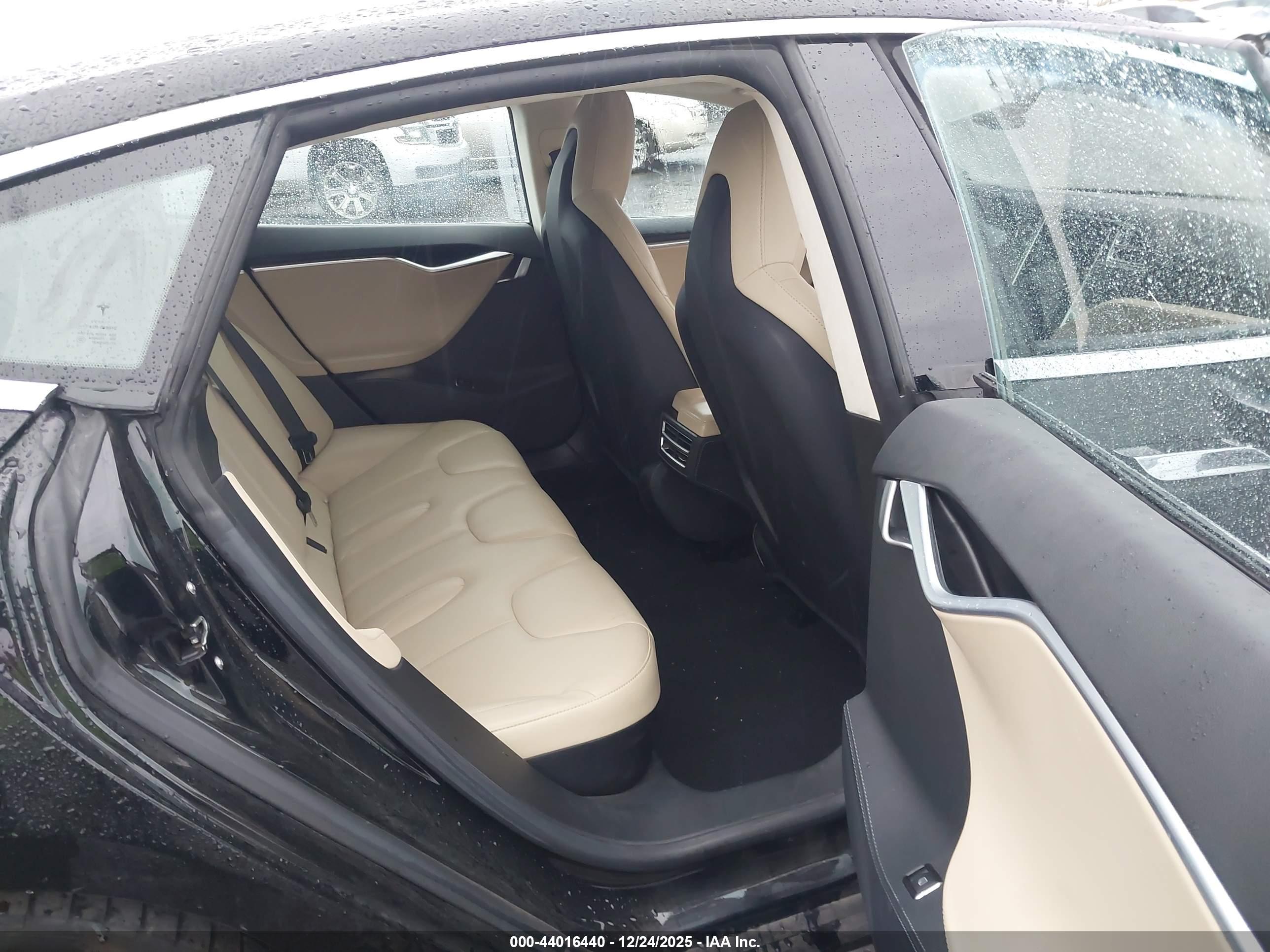 TESLA MODEL image 8