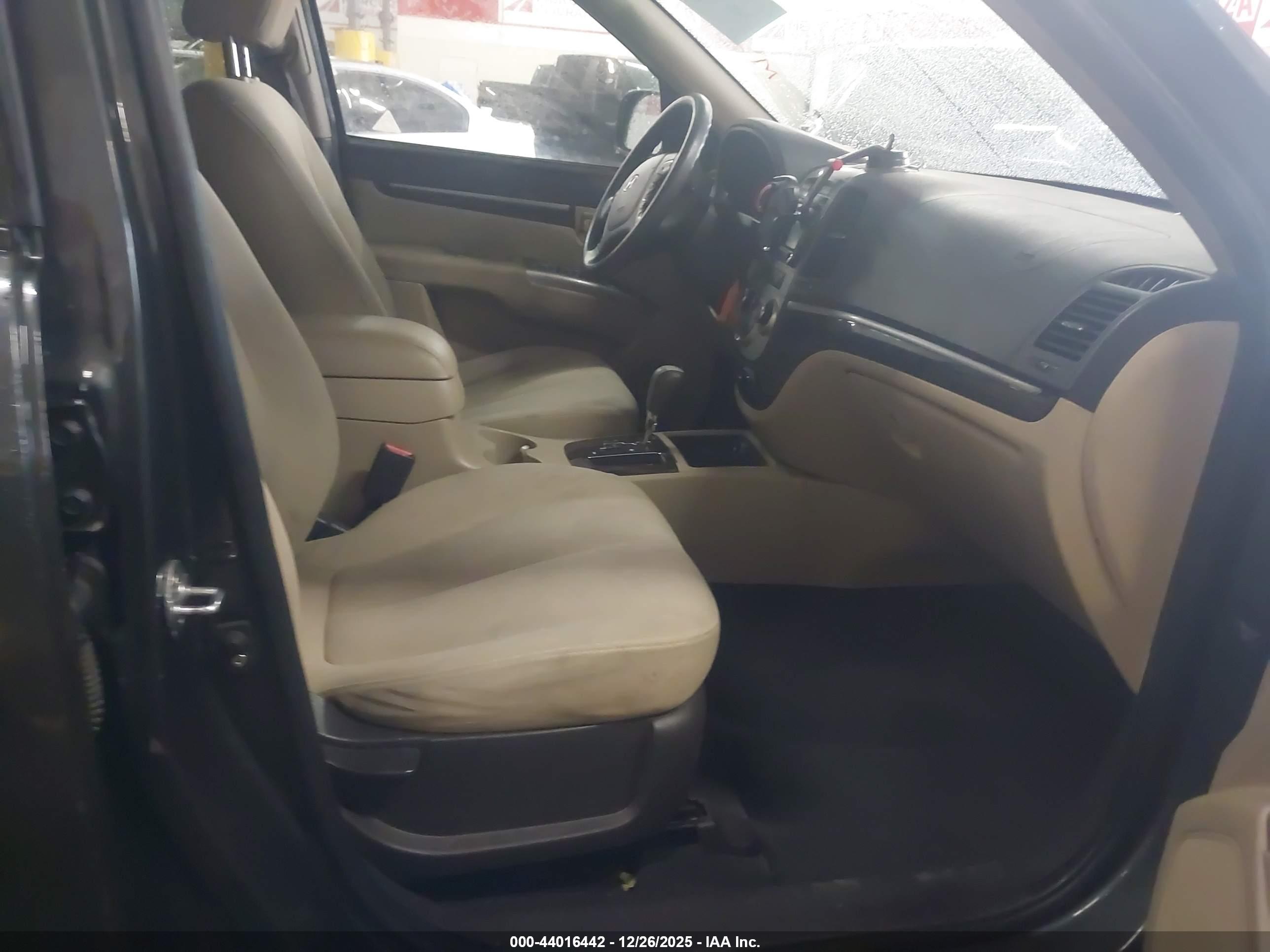 HYUNDAI SANTA image 5