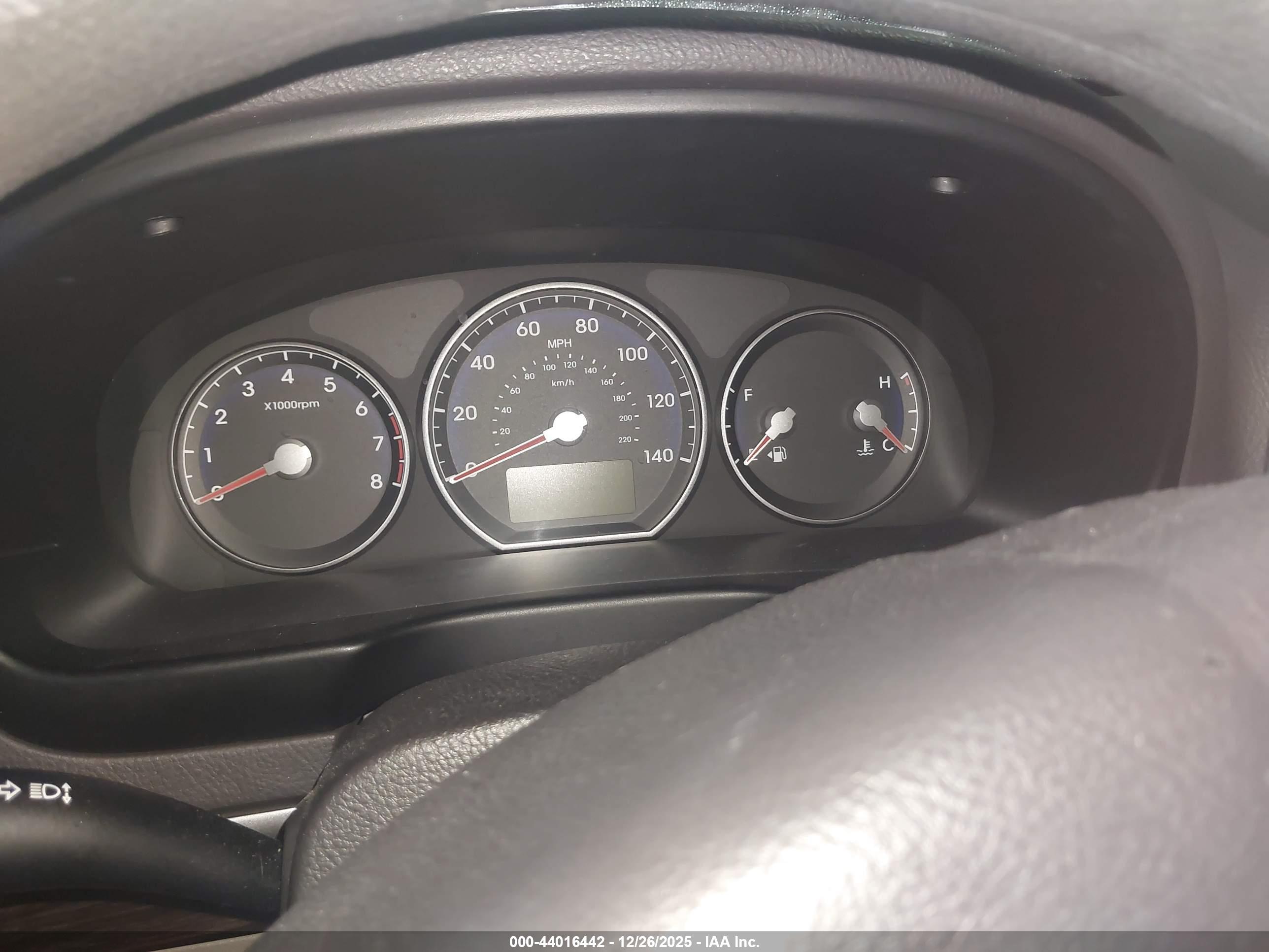 HYUNDAI SANTA image 7