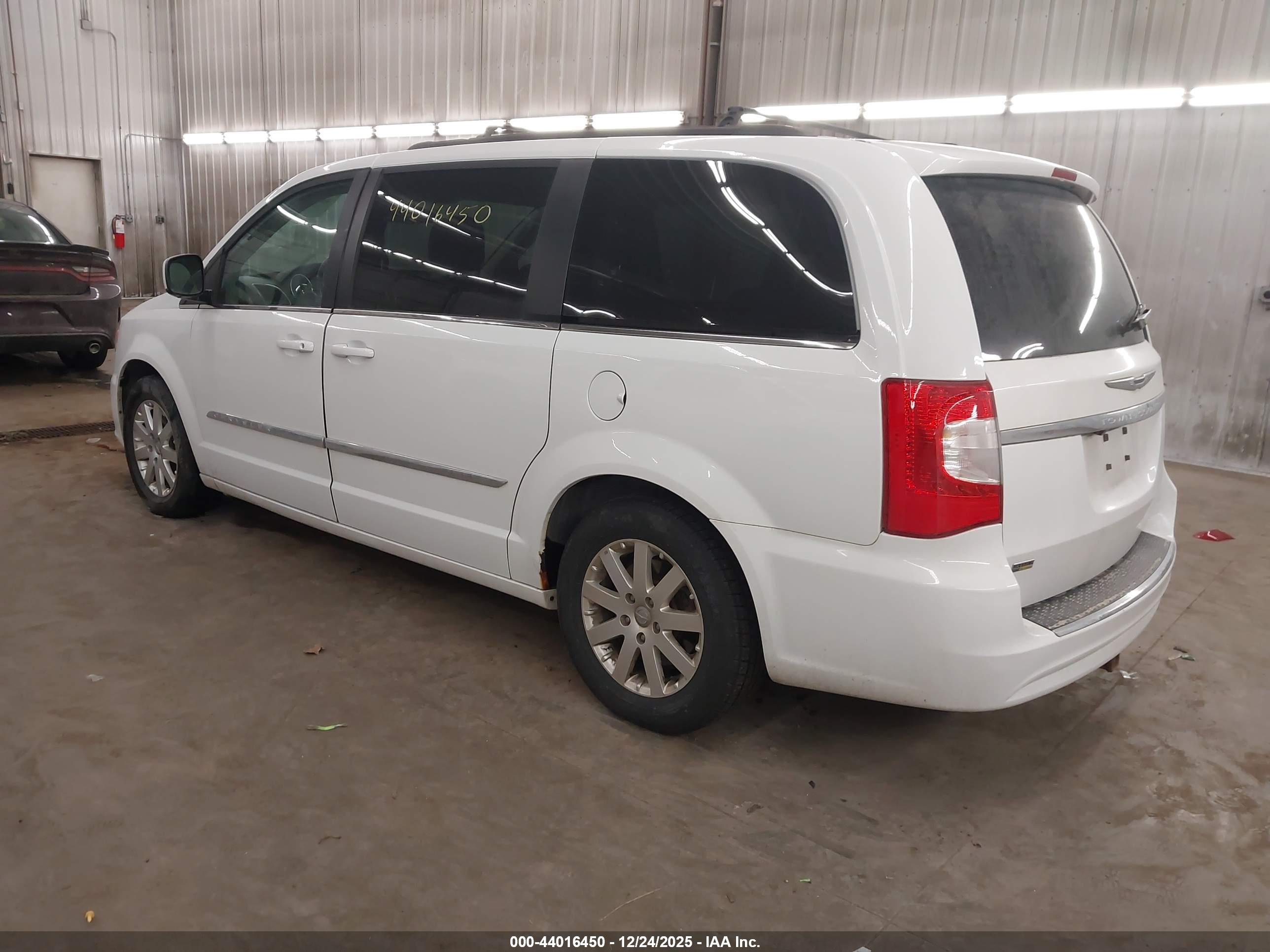 CHRYSLER TOWN image 3