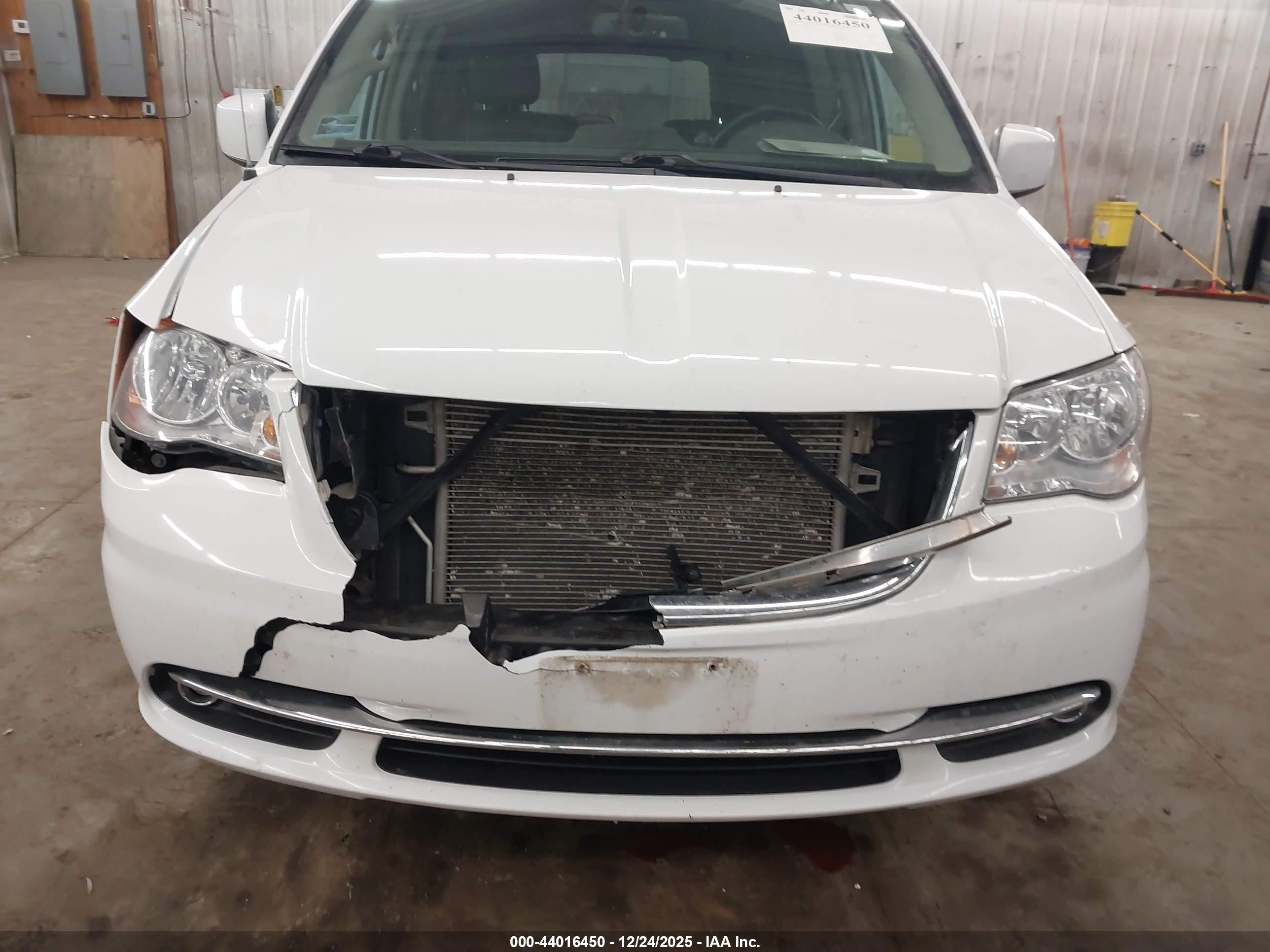 CHRYSLER TOWN image 6