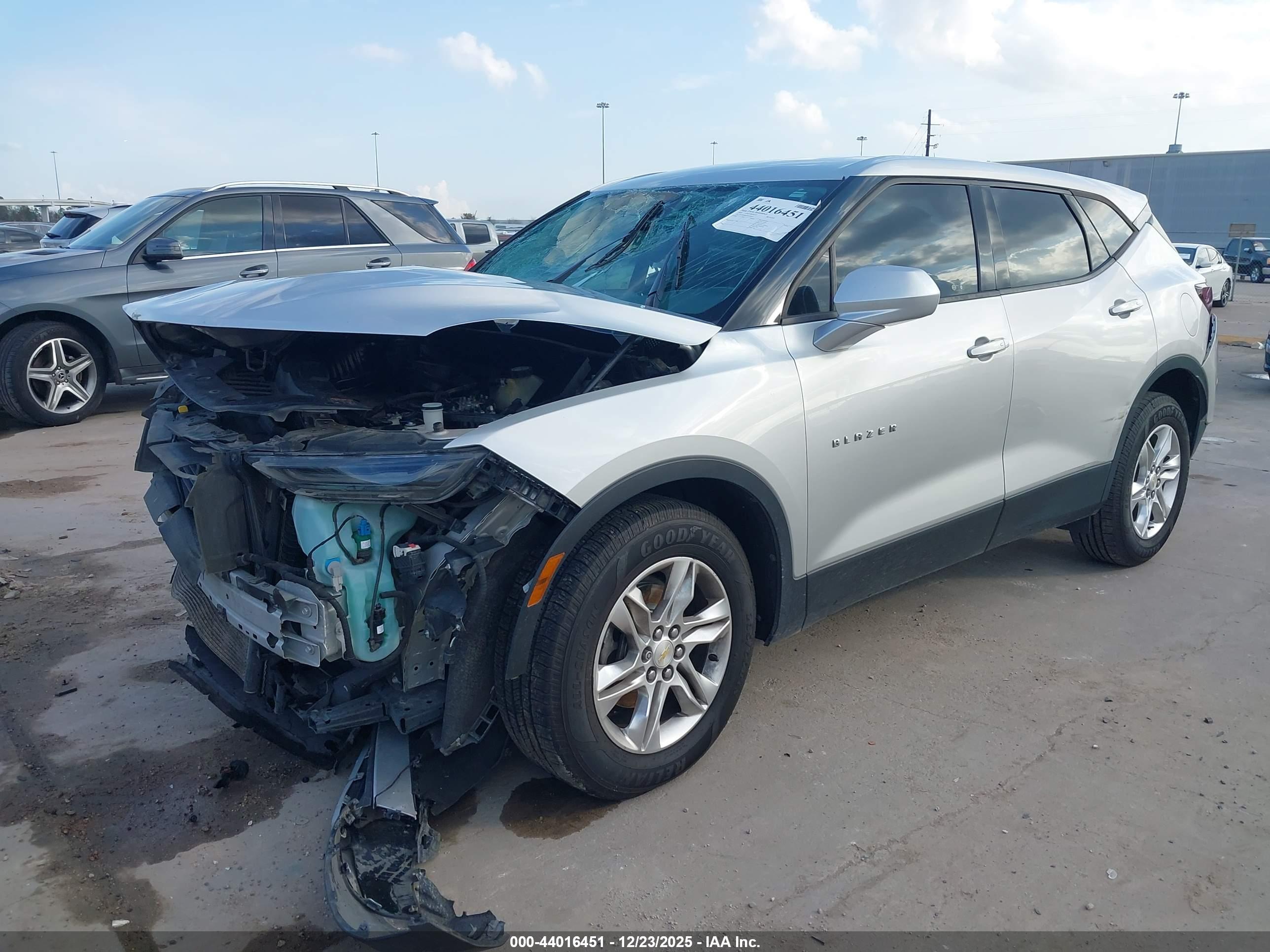 CHEVROLET BLAZER image 2
