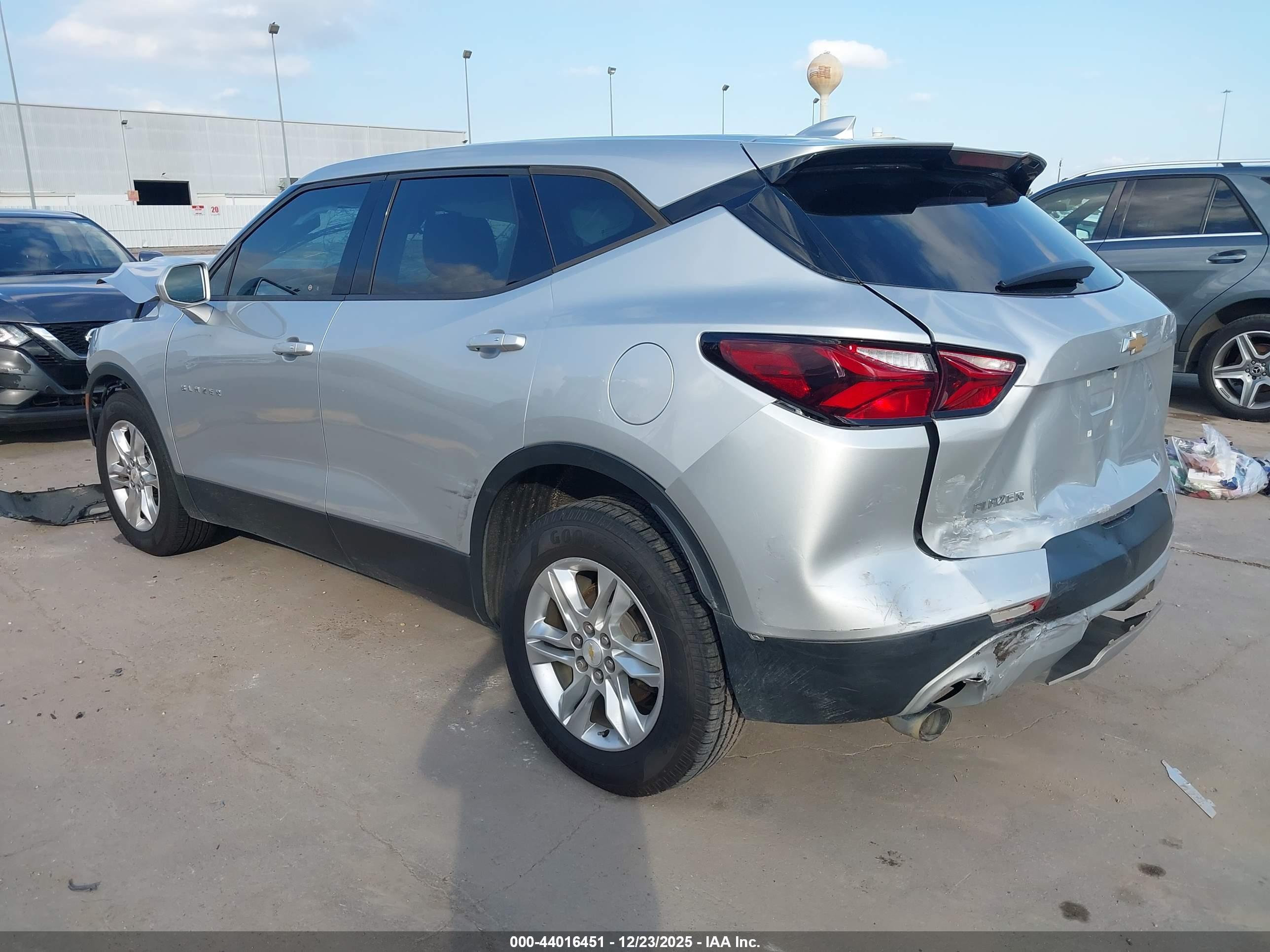 CHEVROLET BLAZER image 3