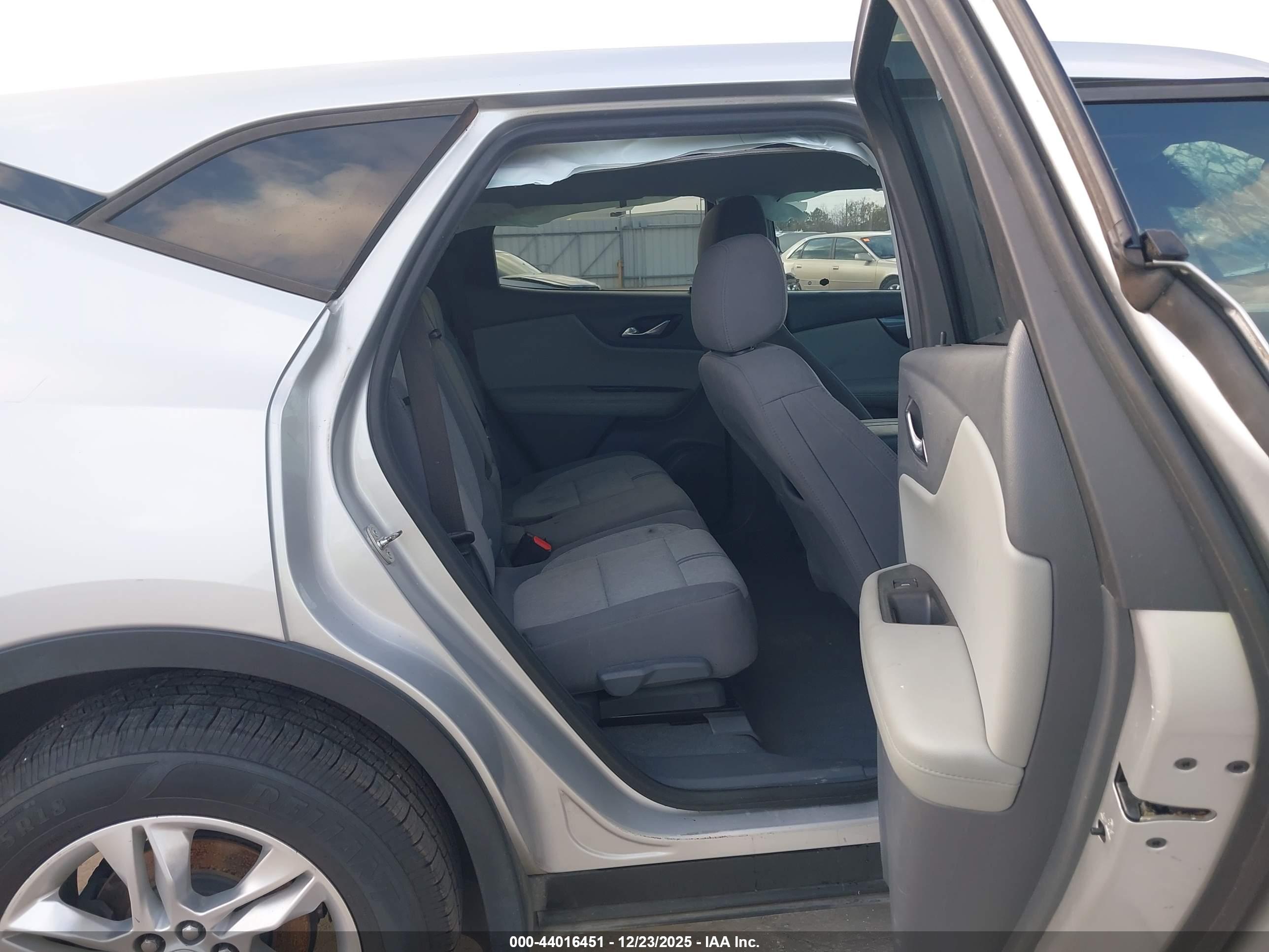 CHEVROLET BLAZER image 8