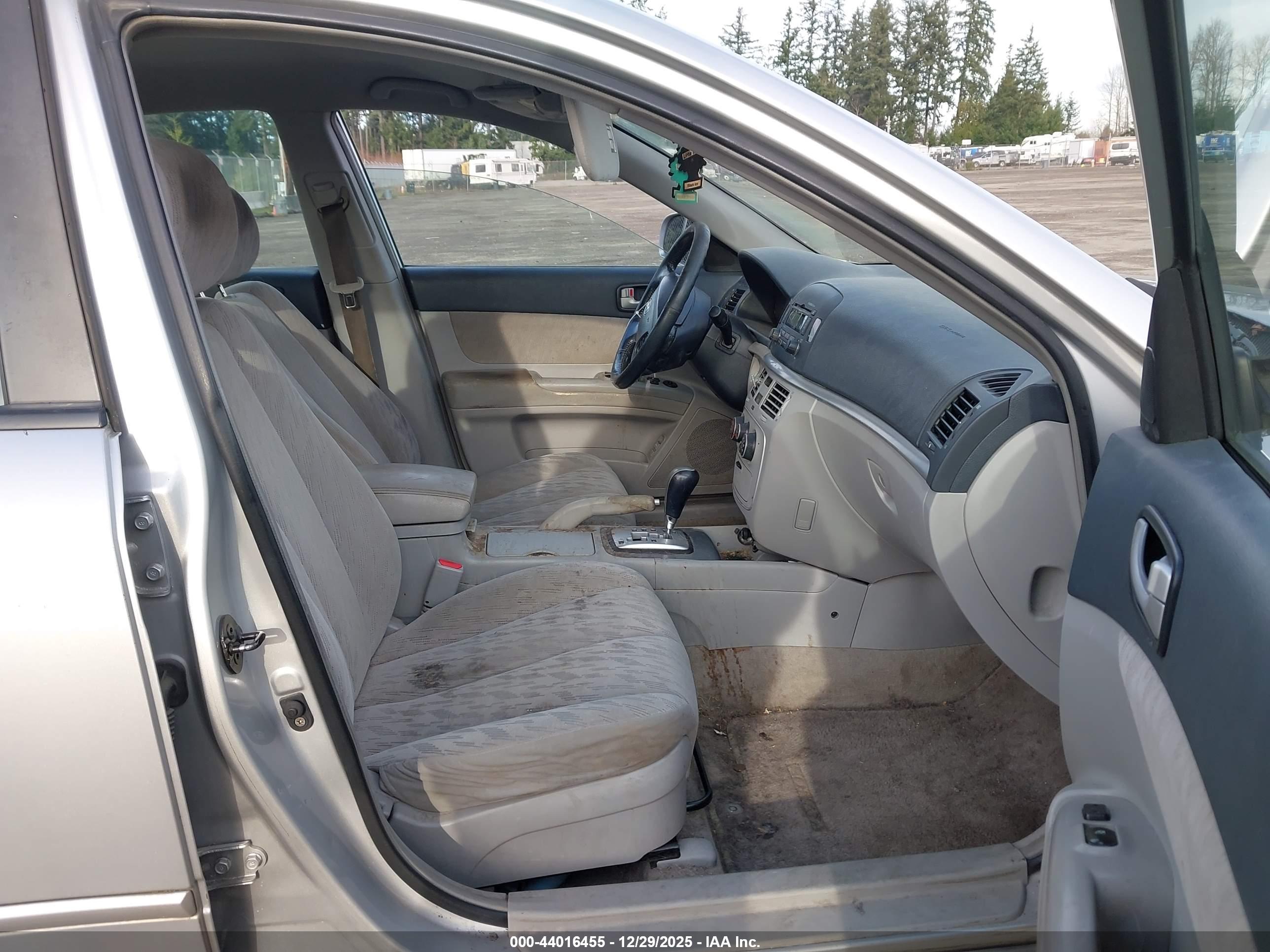 HYUNDAI SONATA image 5
