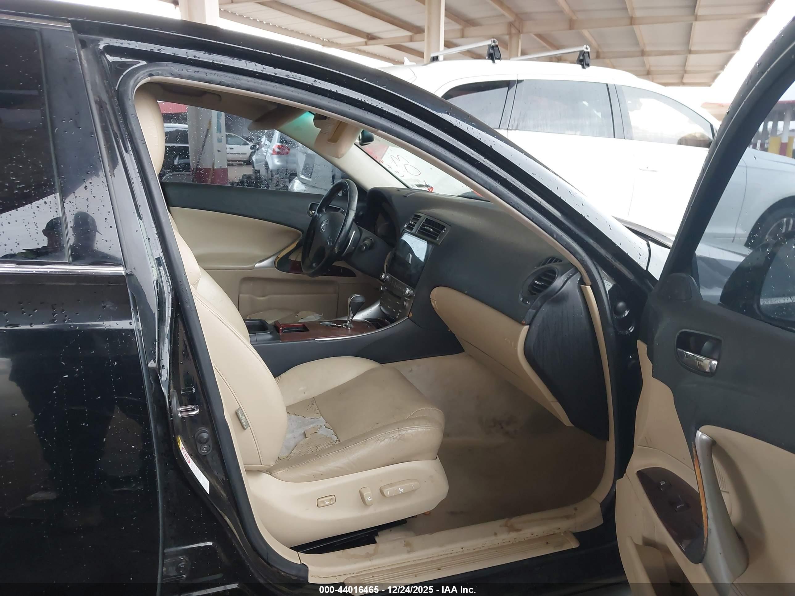 LEXUS IS image 5