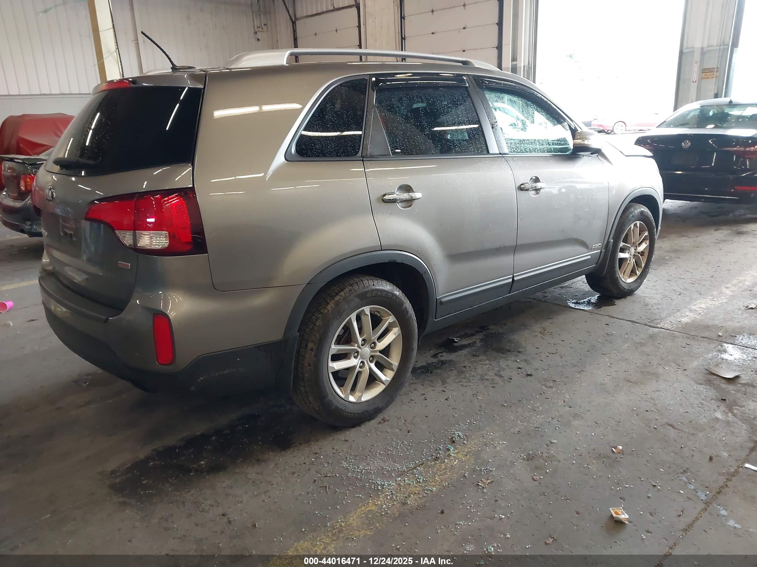 KIA SORENTO image 4