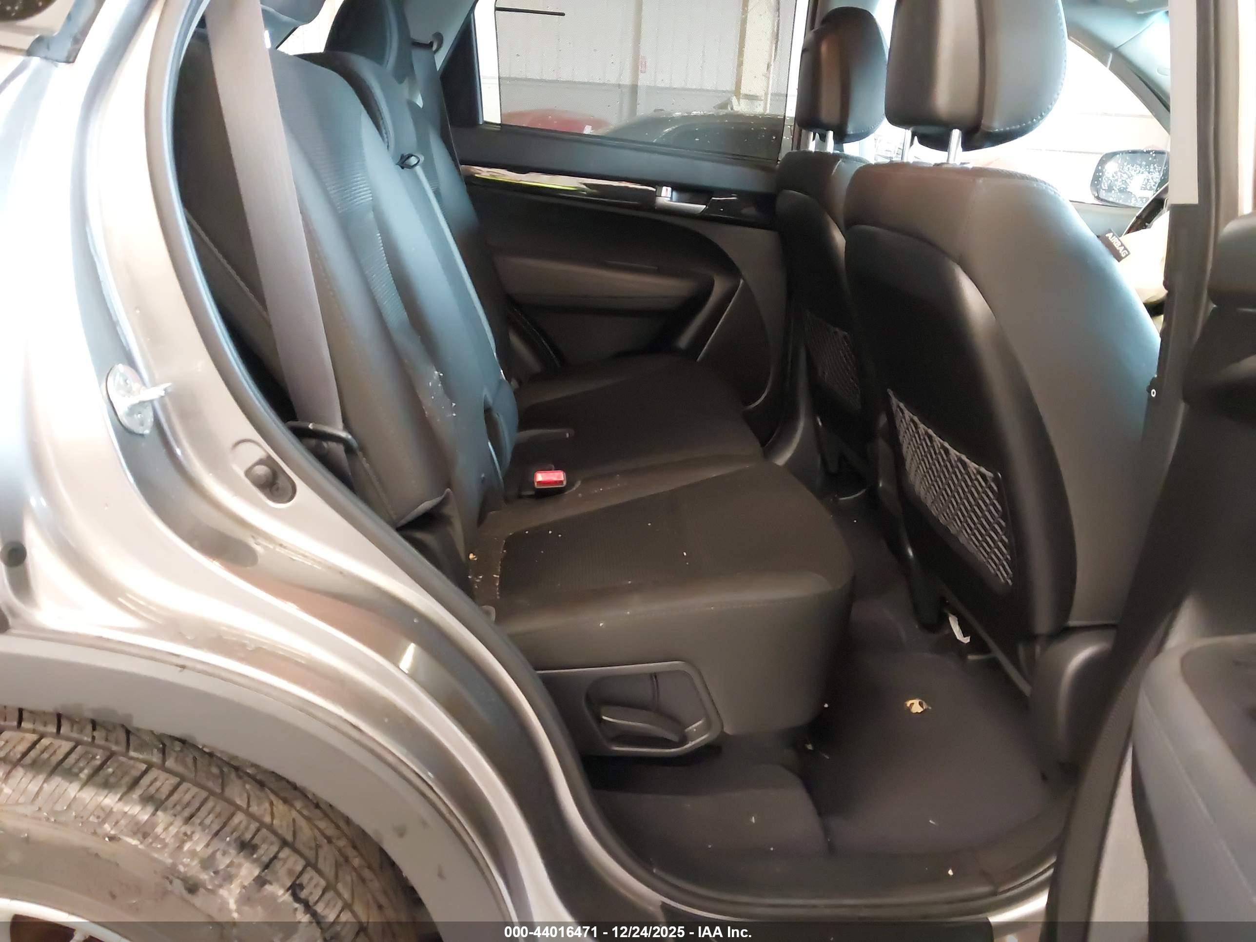 KIA SORENTO image 8