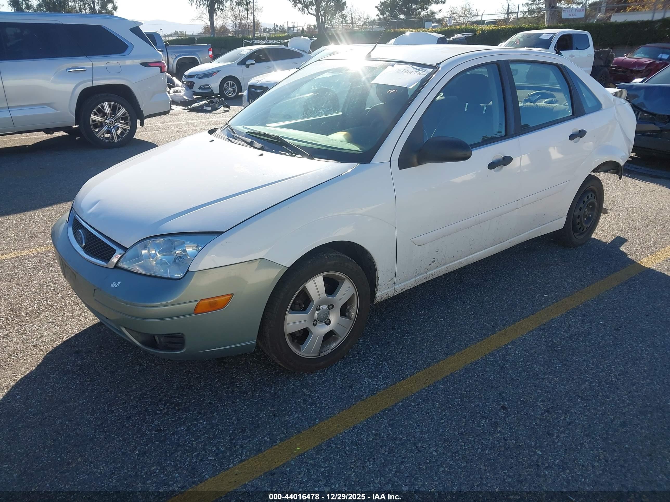 FORD FOCUS image 2
