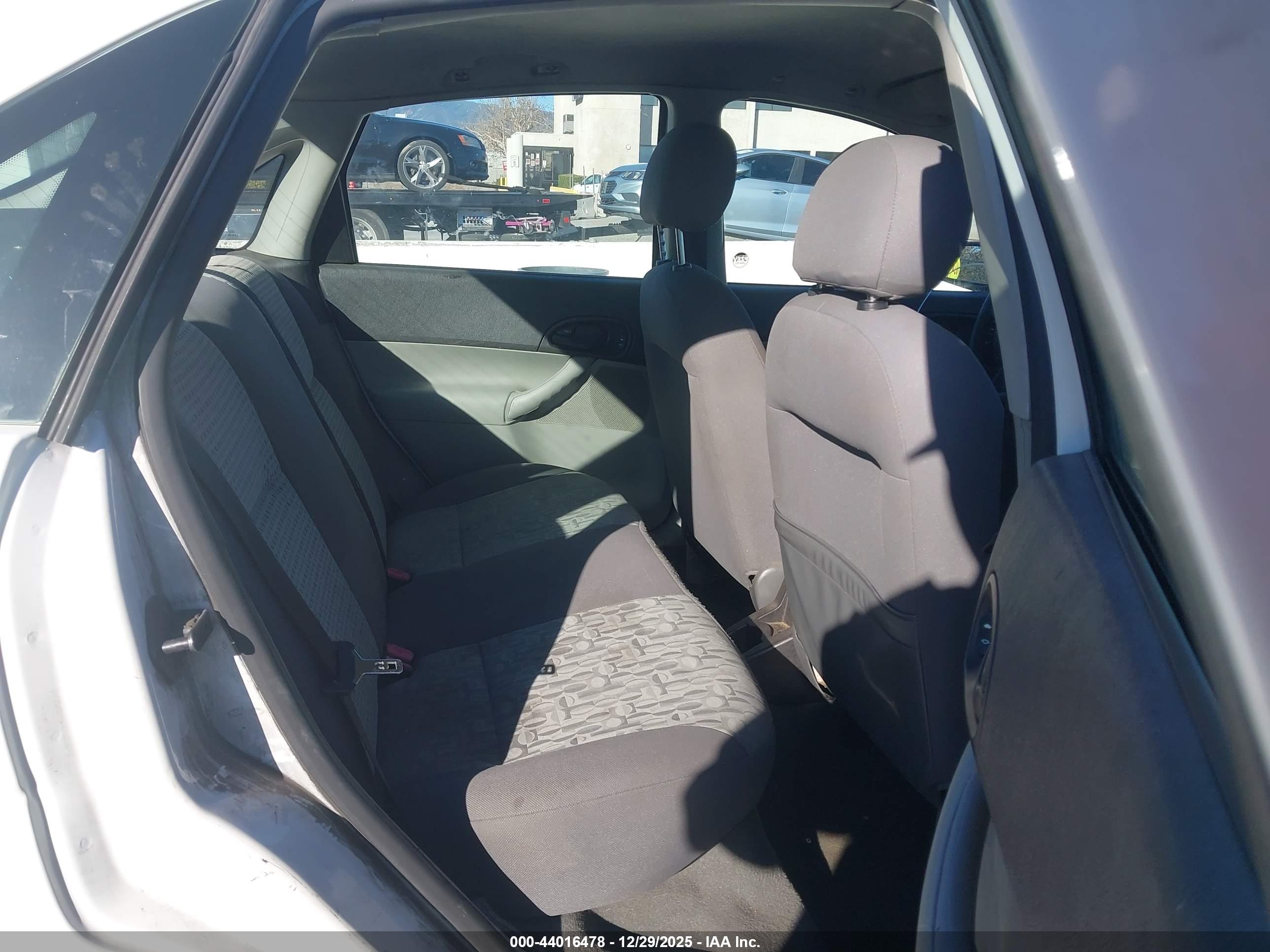 FORD FOCUS image 8